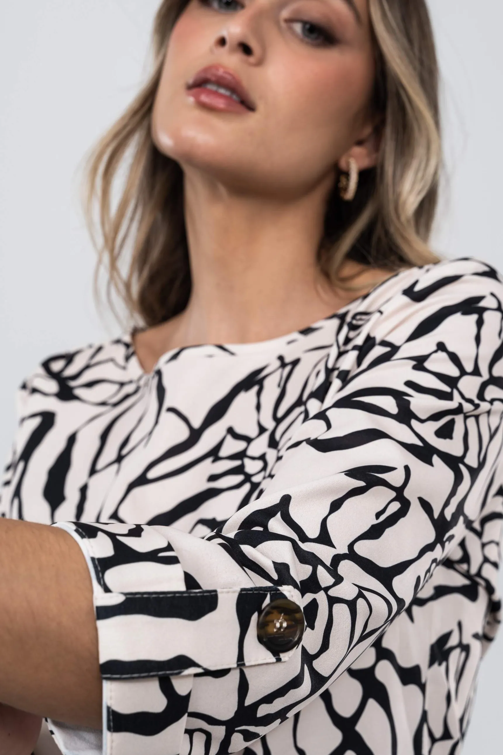 blusa_bicolor_trabillas_5.webp Precchio Blusas Y Camisas<BLUSA BICOLOR TRABILLAS