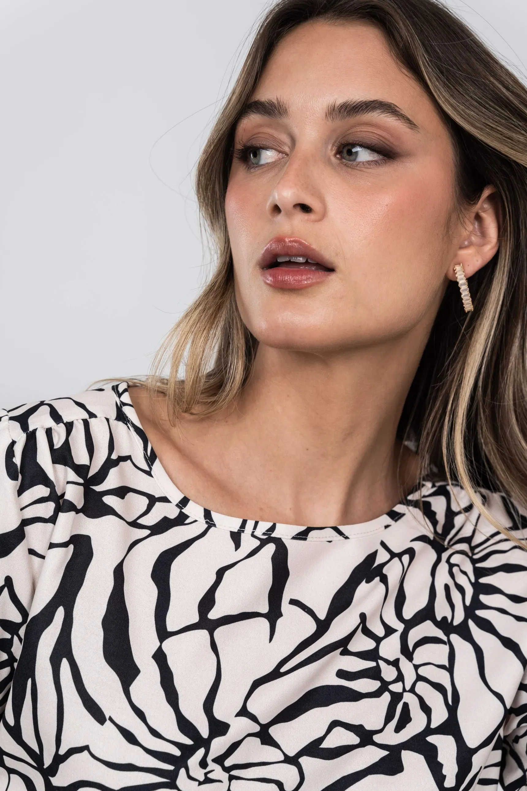 blusa_bicolor_trabillas_8.webp Precchio Blusas Y Camisas<BLUSA BICOLOR TRABILLAS