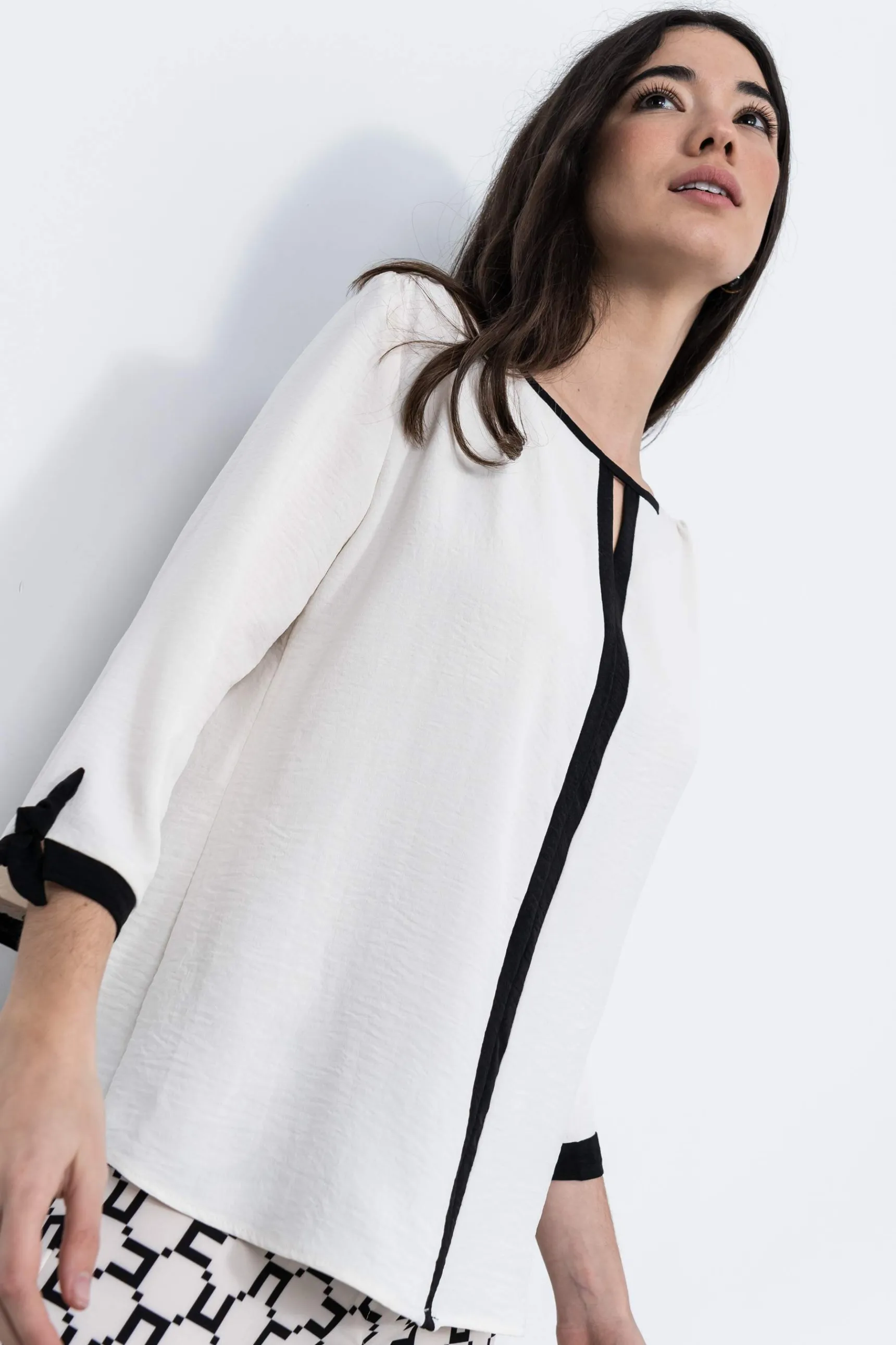 blusa_cenefa_contraste_cr_2.webp Precchio Blusas Y Camisas<BLUSA CENEFA CONTRASTE CRUDO