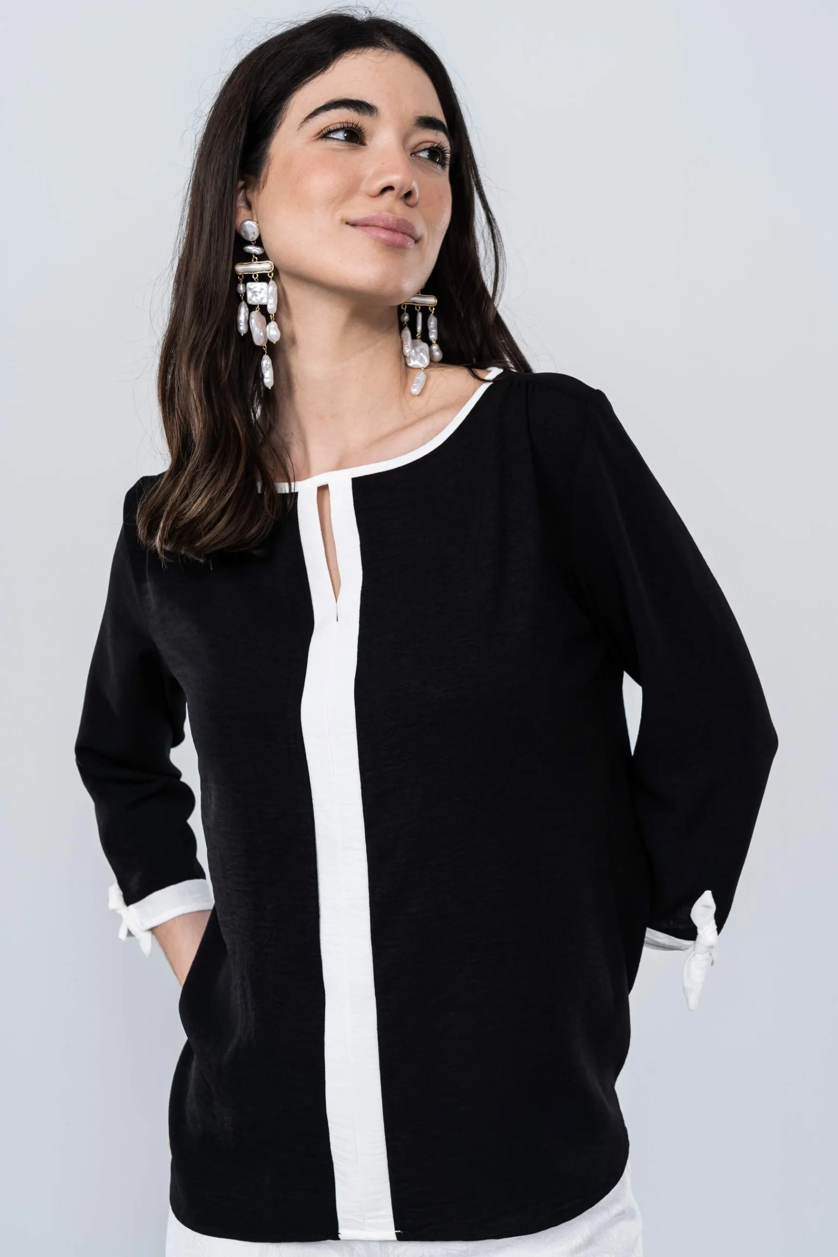 blusa_cenefa_contraste_ne_4.webp Precchio Blusas Y Camisas<BLUSA CENEFA CONTRASTE NEGRO