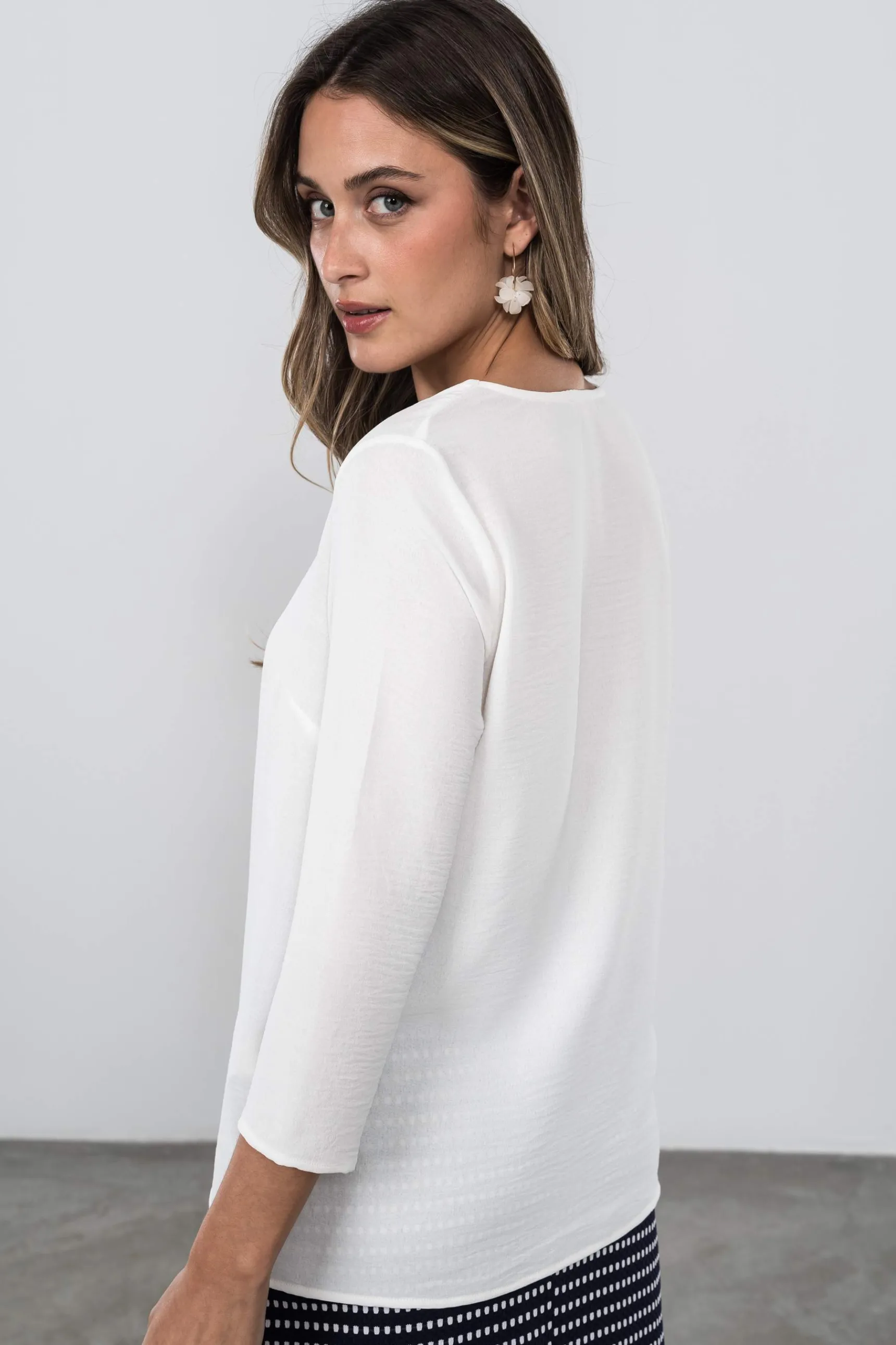 blusa_detalle_brillo_crud_3.webp Precchio Blusas Y Camisas<BLUSA DETALLE BRILLO CRUDO