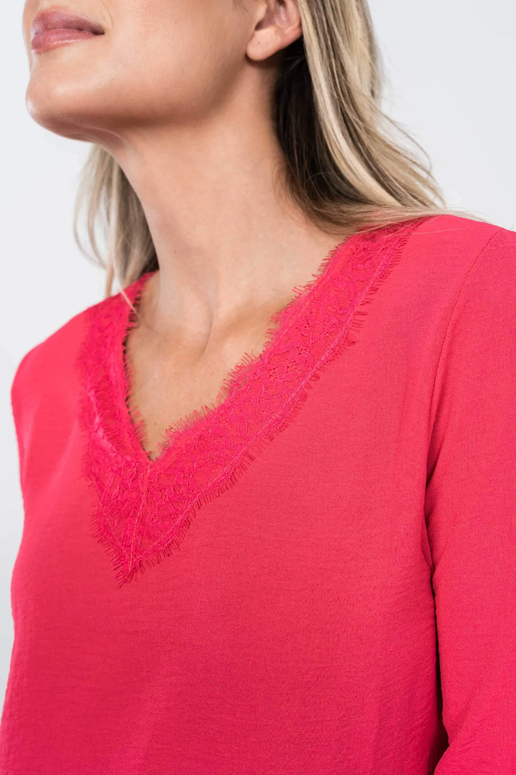 blusa_encaje_manga_france_2-2.webp Precchio Blusas Y Camisas<BLUSA ENCAJE MANGA FRANCESA FRESA