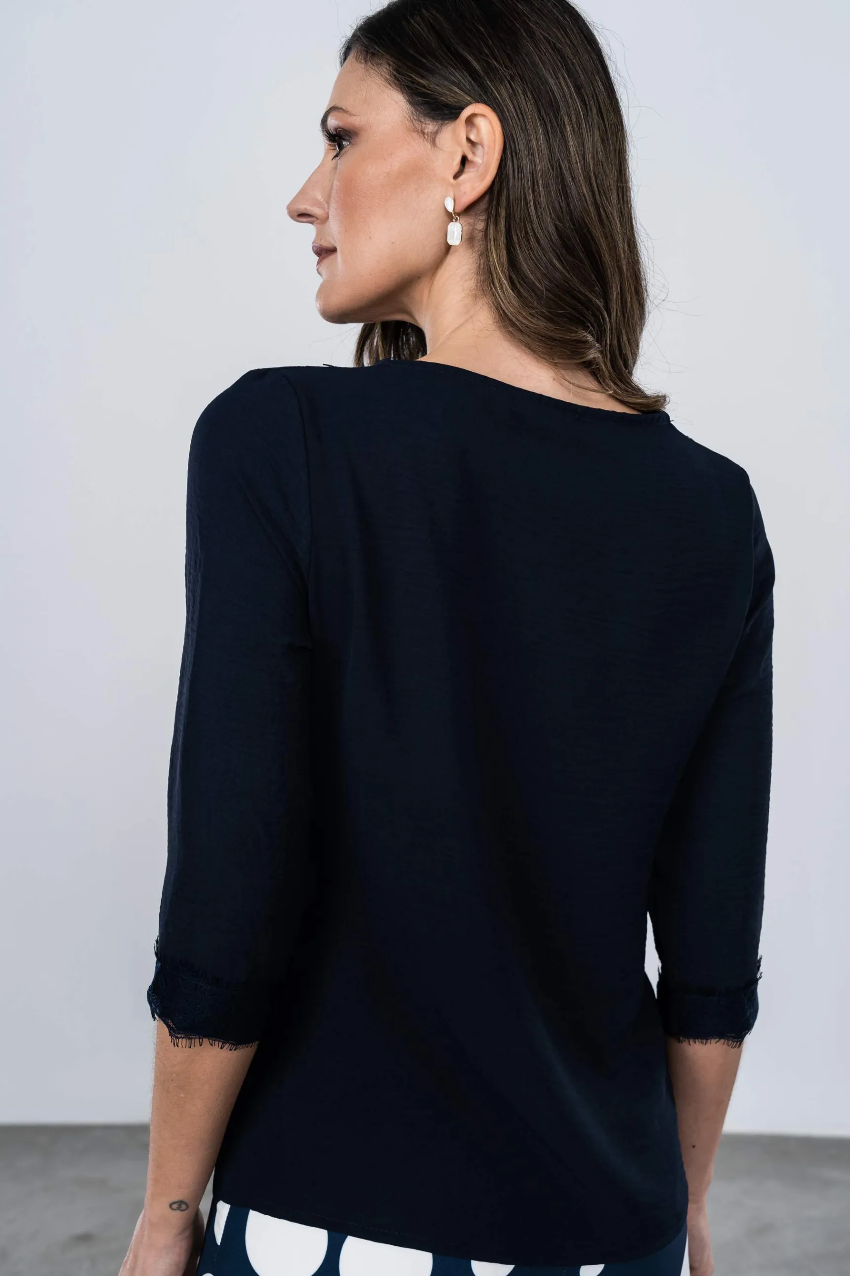 blusa_encaje_manga_france_3-6.webp Precchio Blusas Y Camisas<BLUSA ENCAJE MANGA FRANCESA MARINO