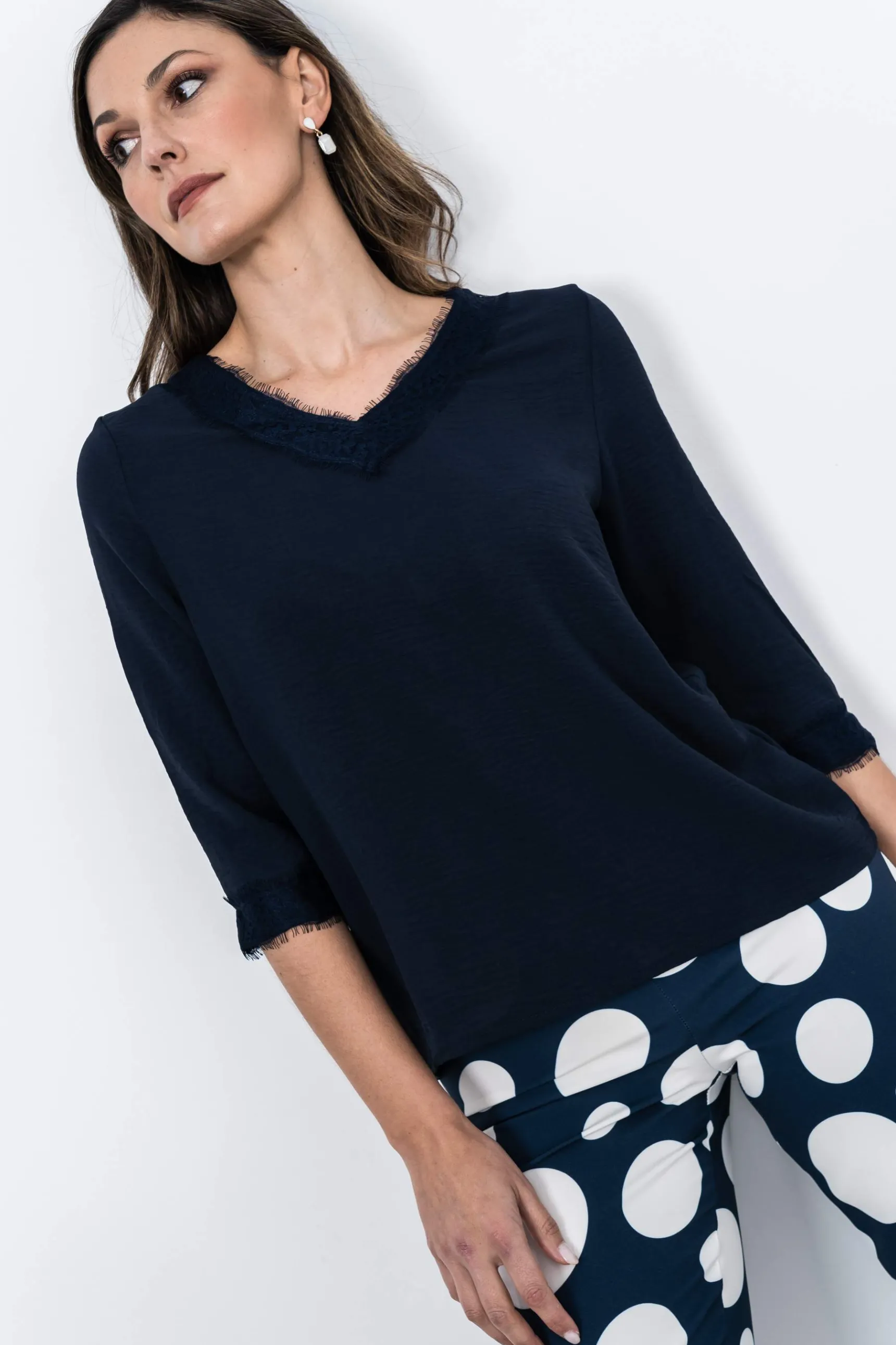 blusa_encaje_manga_france_4-6.webp Precchio Blusas Y Camisas<BLUSA ENCAJE MANGA FRANCESA MARINO