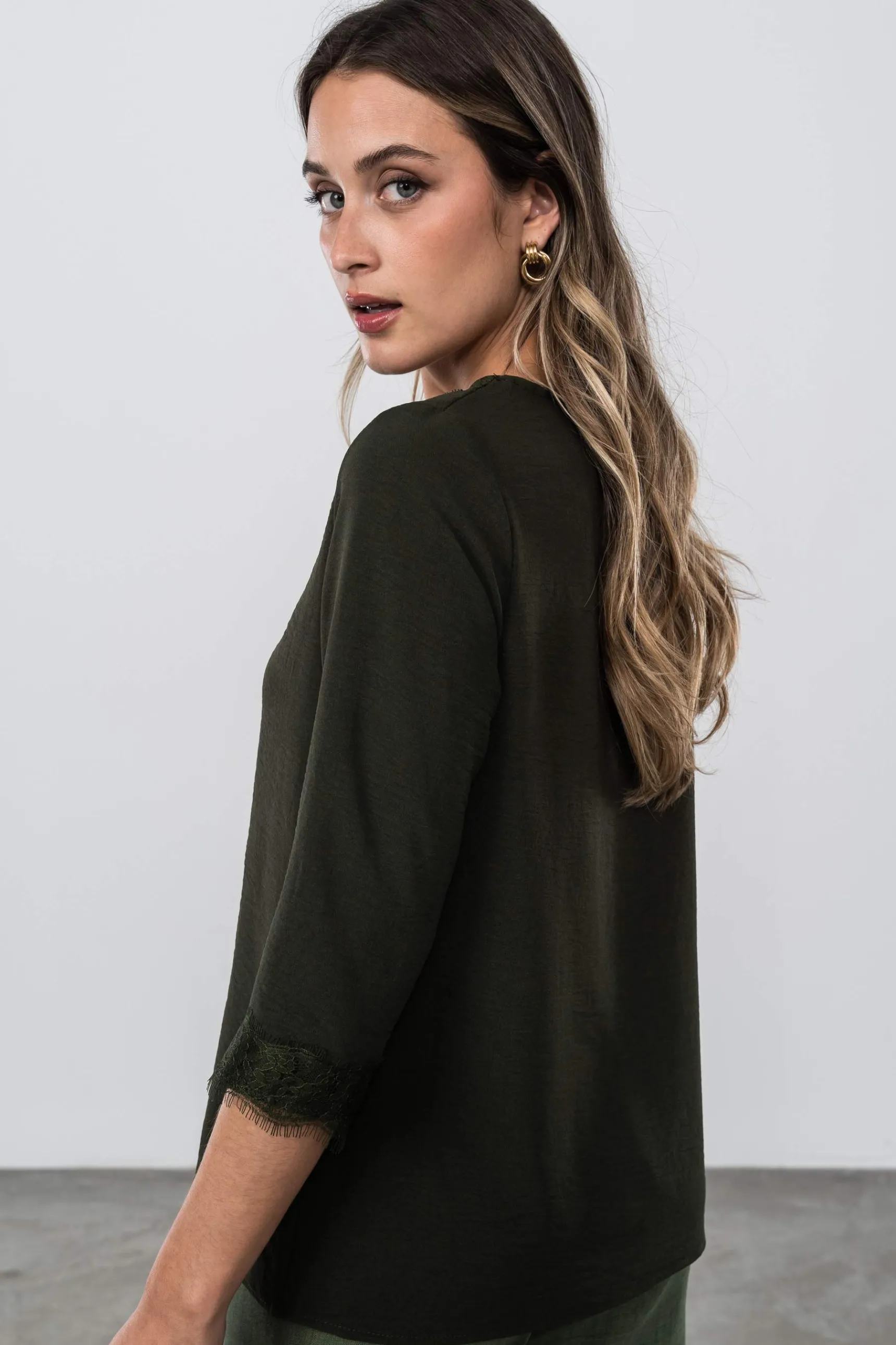 blusa_encaje_manga_france_5-4.webp Precchio Blusas Y Camisas<BLUSA ENCAJE MANGA FRANCESA