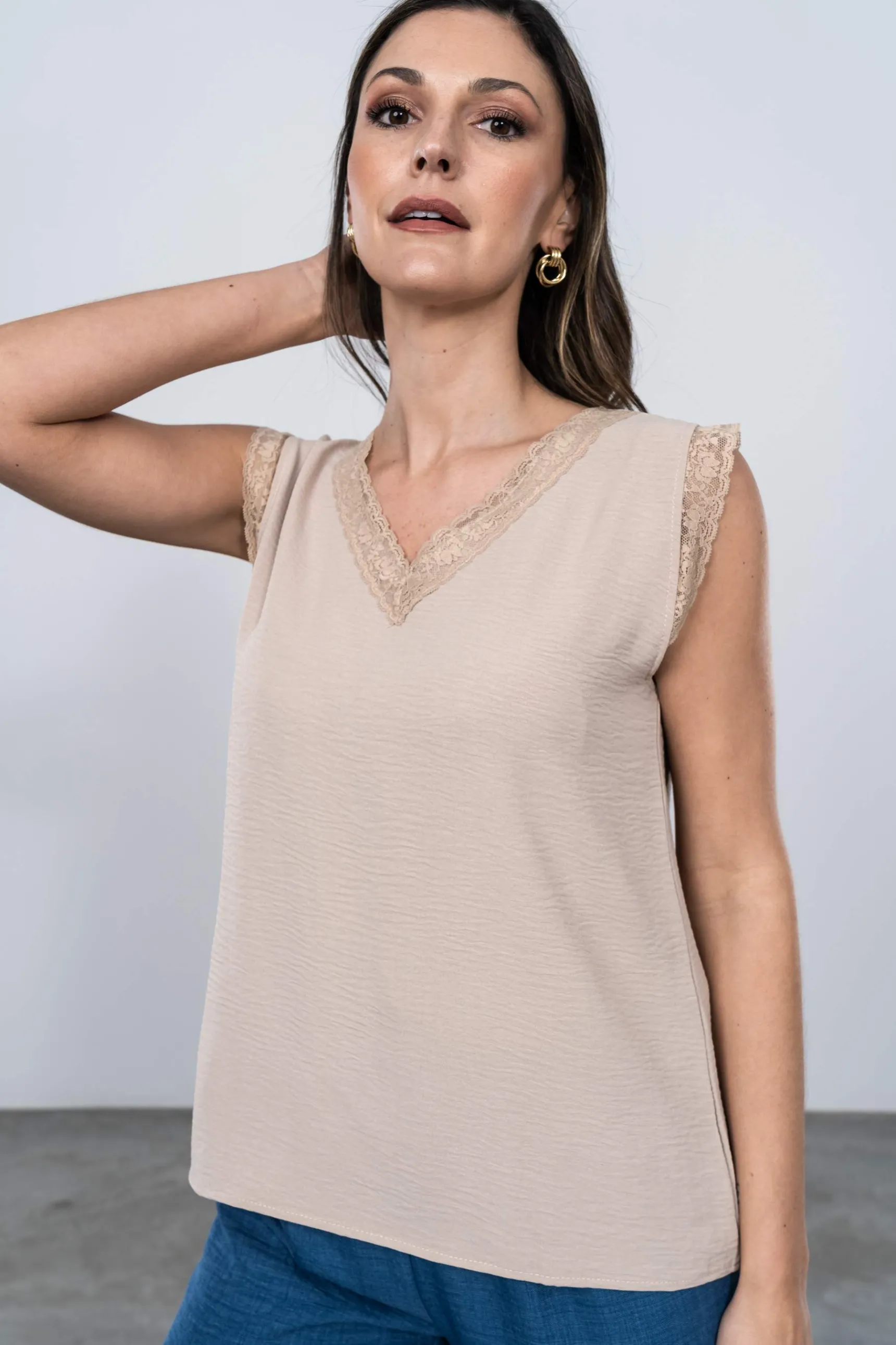 blusa_encaje_manga_sisa_a_6.webp Precchio Blusas Y Camisas<BLUSA ENCAJE MANGA SISA ARENA