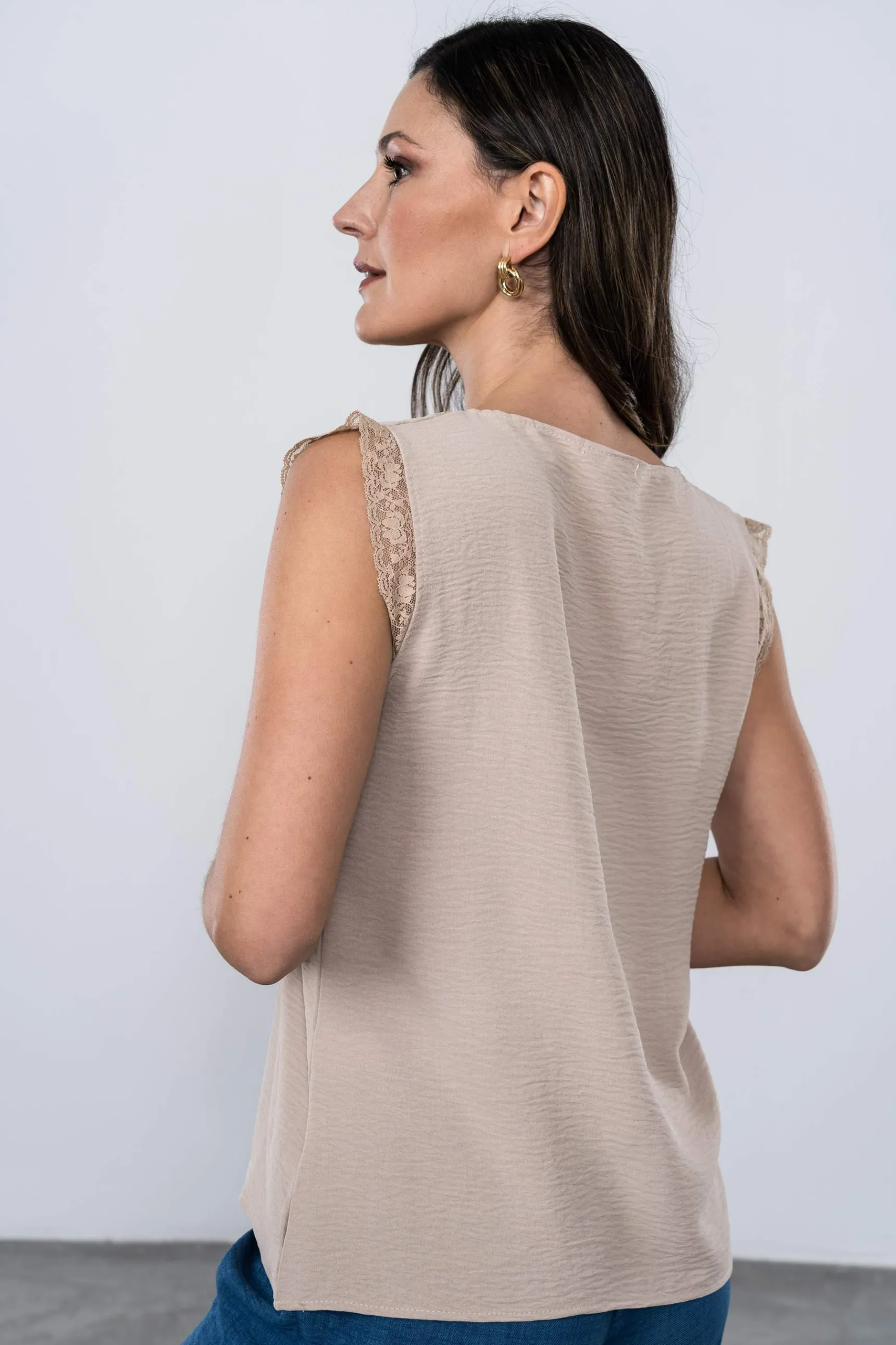 blusa_encaje_manga_sisa_a_7.webp Precchio Blusas Y Camisas<BLUSA ENCAJE MANGA SISA ARENA