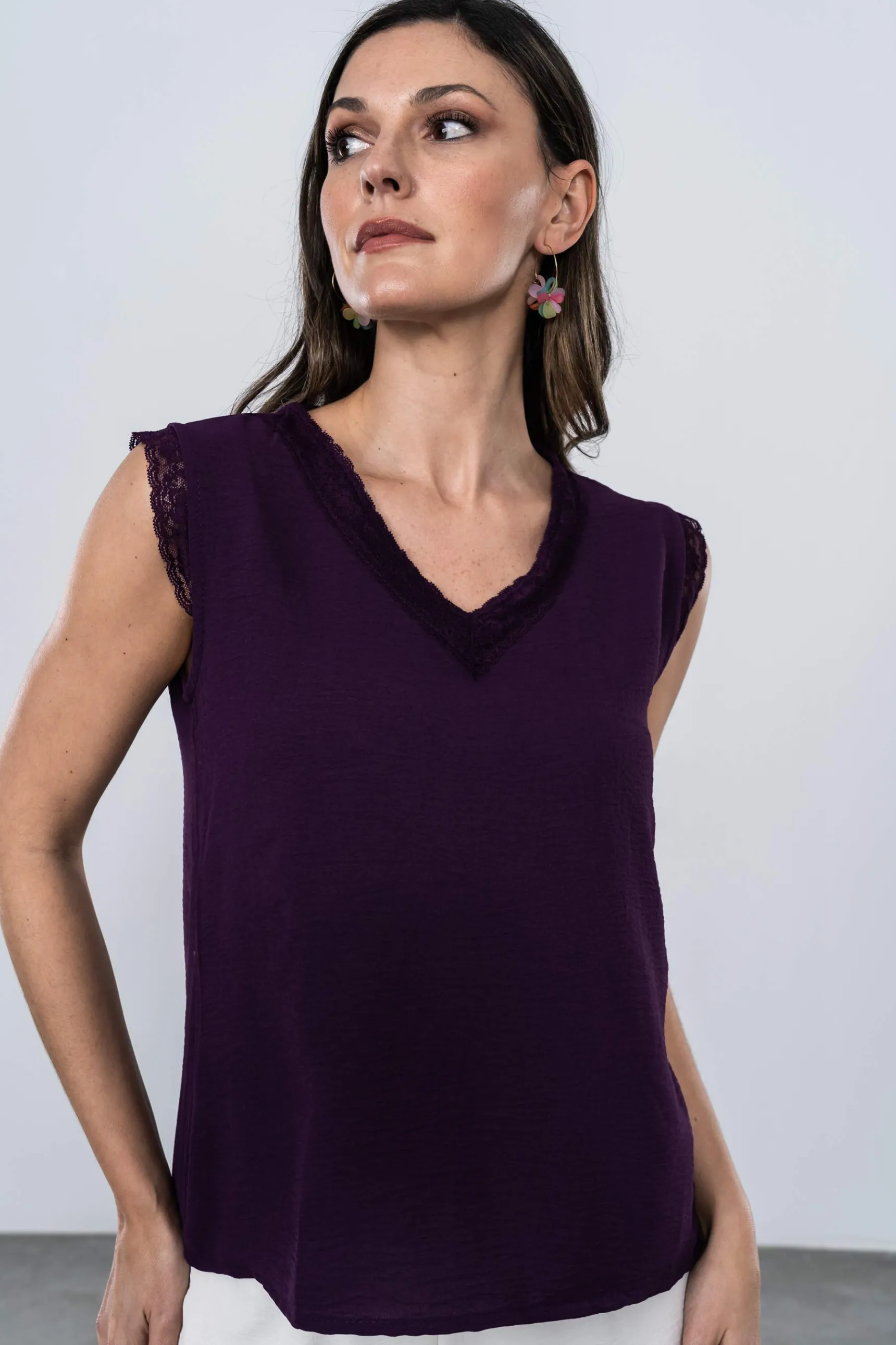 blusa_encaje_manga_sisa_m_2-1.webp Precchio Blusas Y Camisas<BLUSA ENCAJE MANGA SISA MORADO