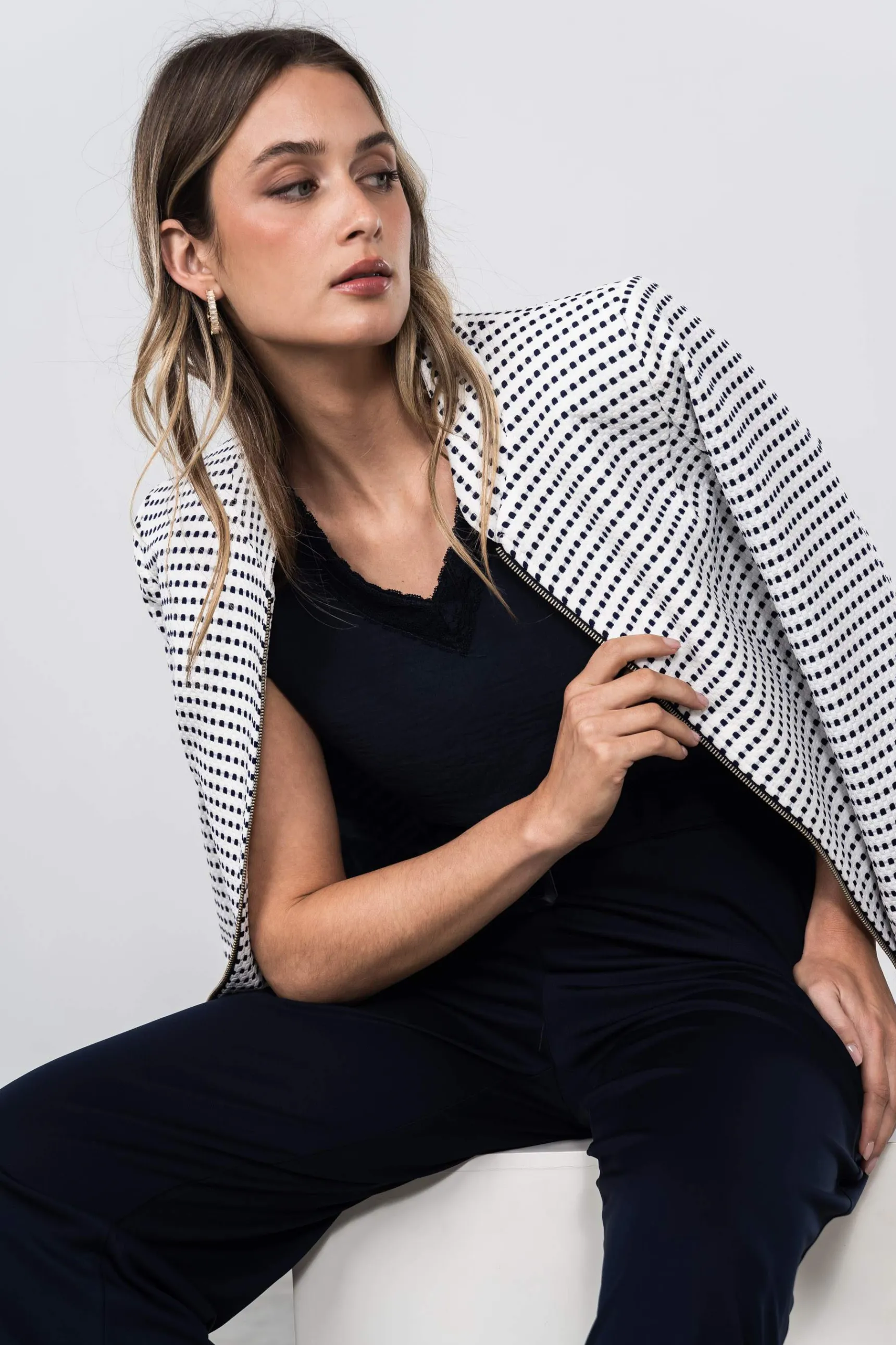 blusa_encaje_manga_sisa_m_2-2.webp Precchio Blusas Y Camisas<BLUSA ENCAJE MANGA SISA MARINO