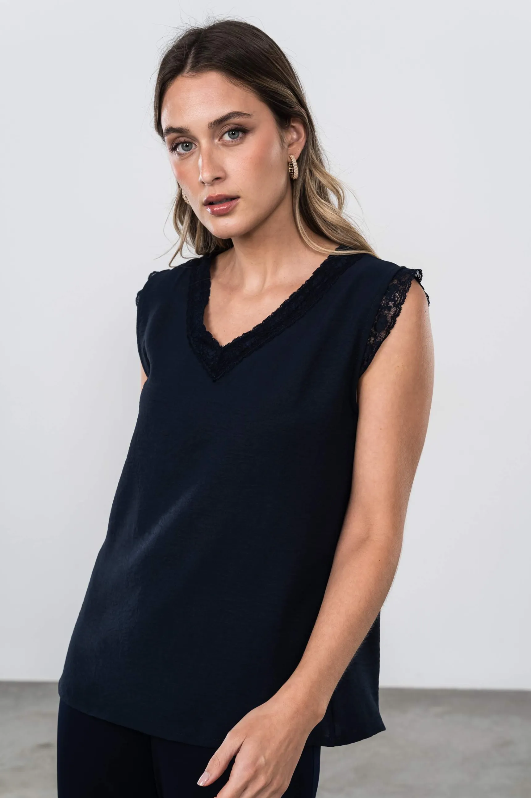 blusa_encaje_manga_sisa_m_4-2.webp Precchio Blusas Y Camisas<BLUSA ENCAJE MANGA SISA MARINO