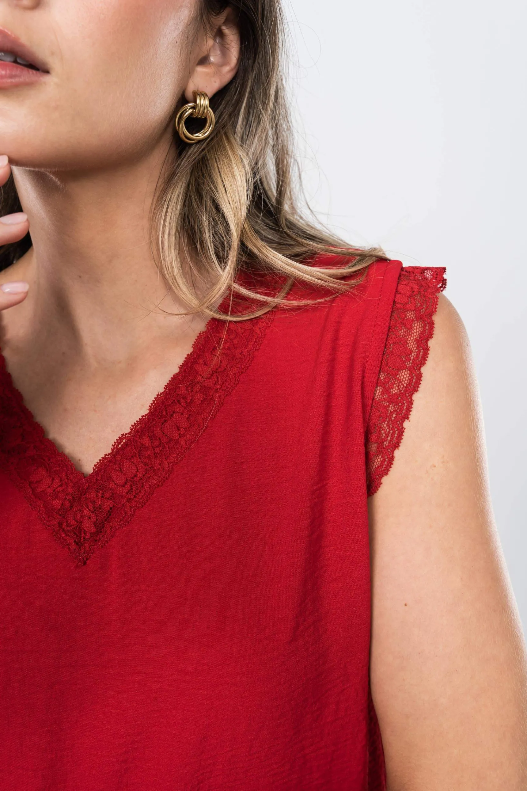 blusa_encaje_manga_sisa_r_2.webp Precchio Blusas Y Camisas<BLUSA ENCAJE MANGA SISA ROJO