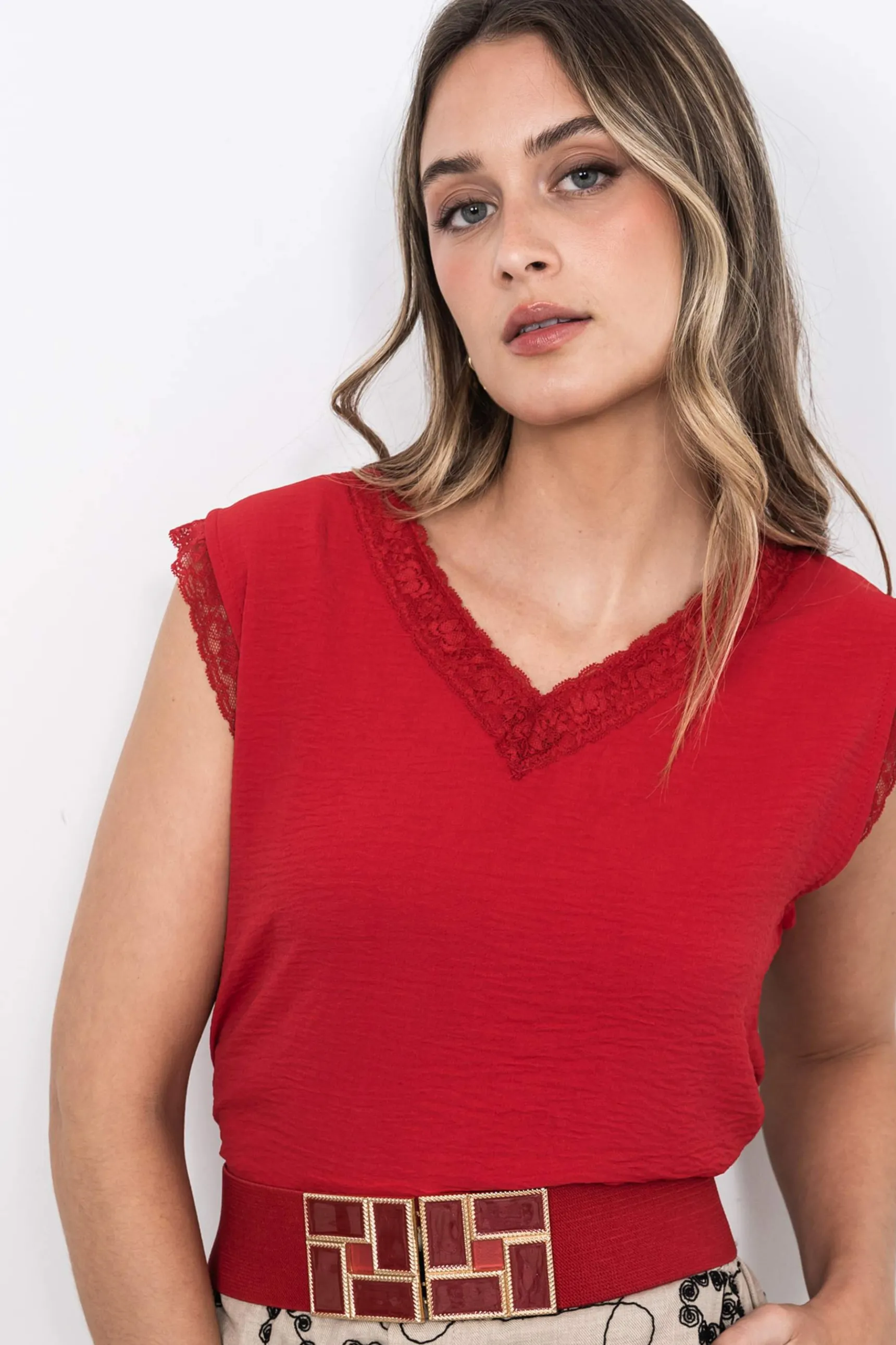blusa_encaje_manga_sisa_r_7.webp Precchio Blusas Y Camisas<BLUSA ENCAJE MANGA SISA ROJO