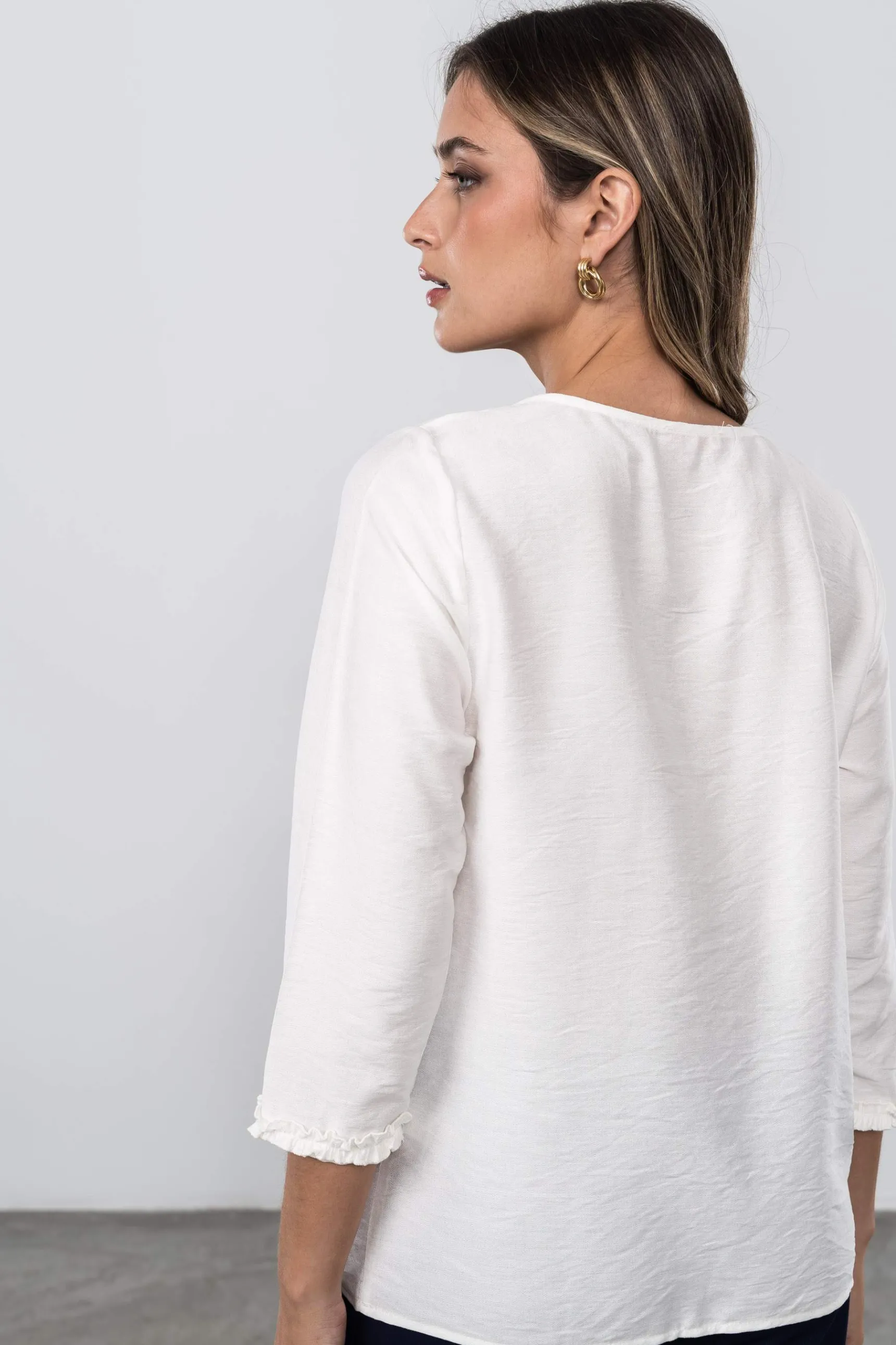 blusa_volantito_decorativ_3.webp Precchio Blusas Y Camisas<BLUSA VOLANTITO DECORATIVO CRUDO