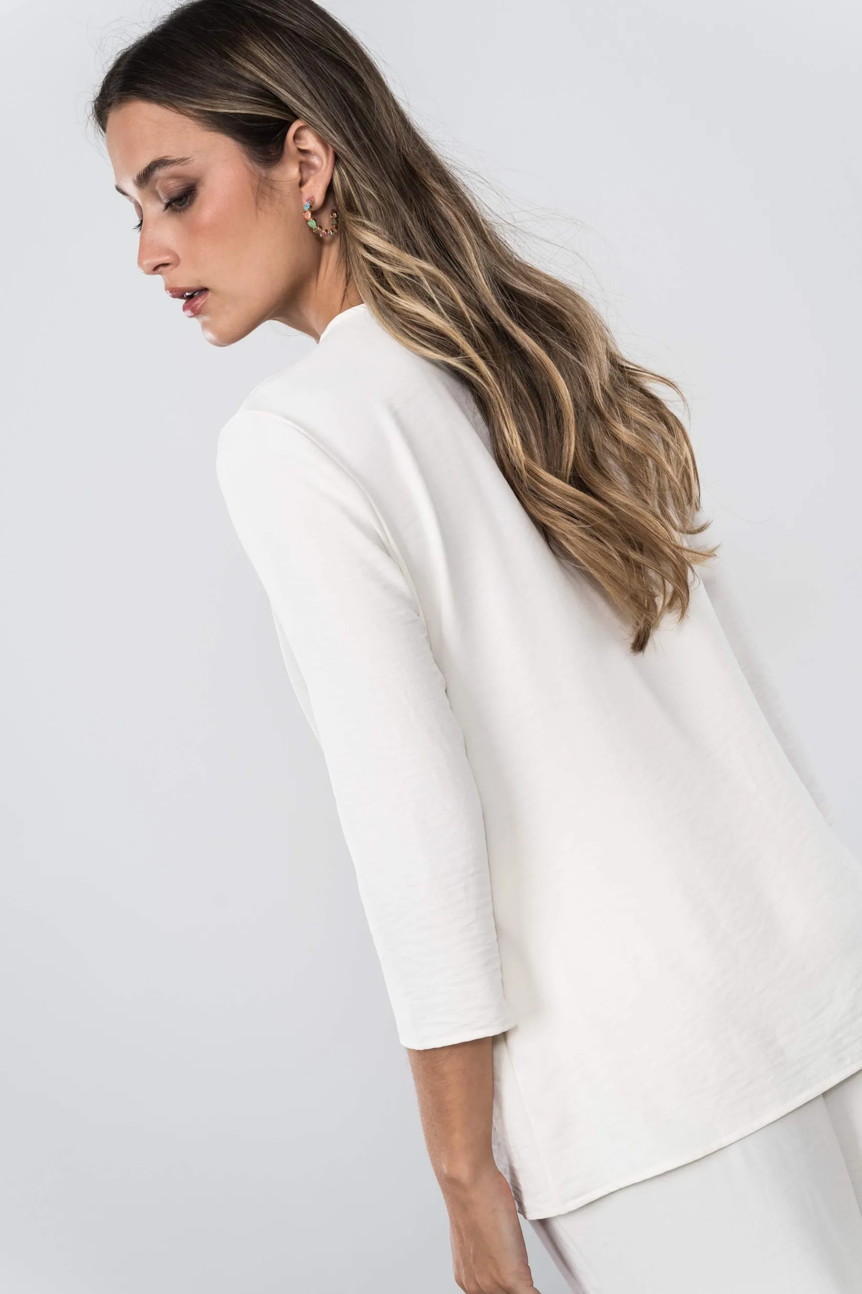 blusn_recogido_lateral_ma_5.webp Precchio Blusas Y Camisas<BLUSÓN RECOGIDO LATERAL MARFIL