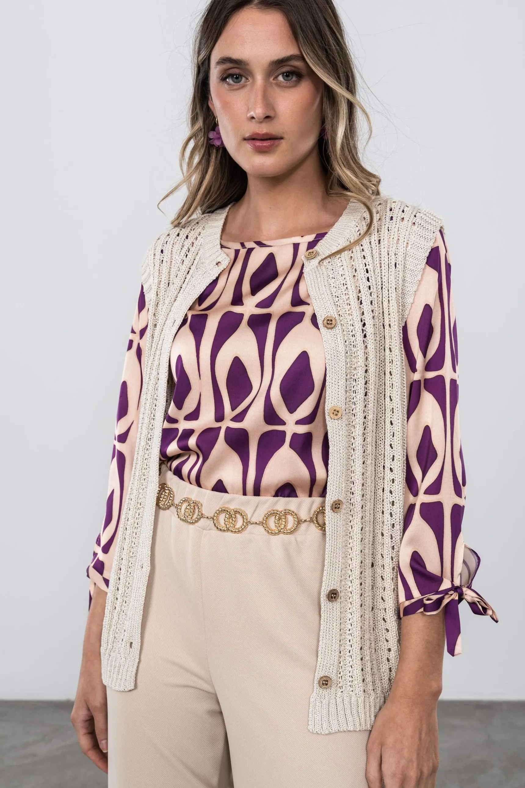 chaleco_calados_botones_a_4.webp Precchio Jerseys Y Cardigans<CHALECO CALADOS BOTONES ARENA