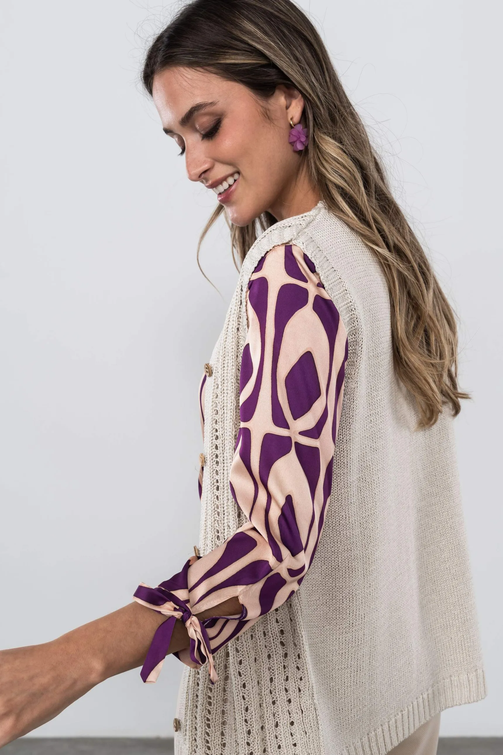 chaleco_calados_botones_a_5.webp Precchio Jerseys Y Cardigans<CHALECO CALADOS BOTONES ARENA