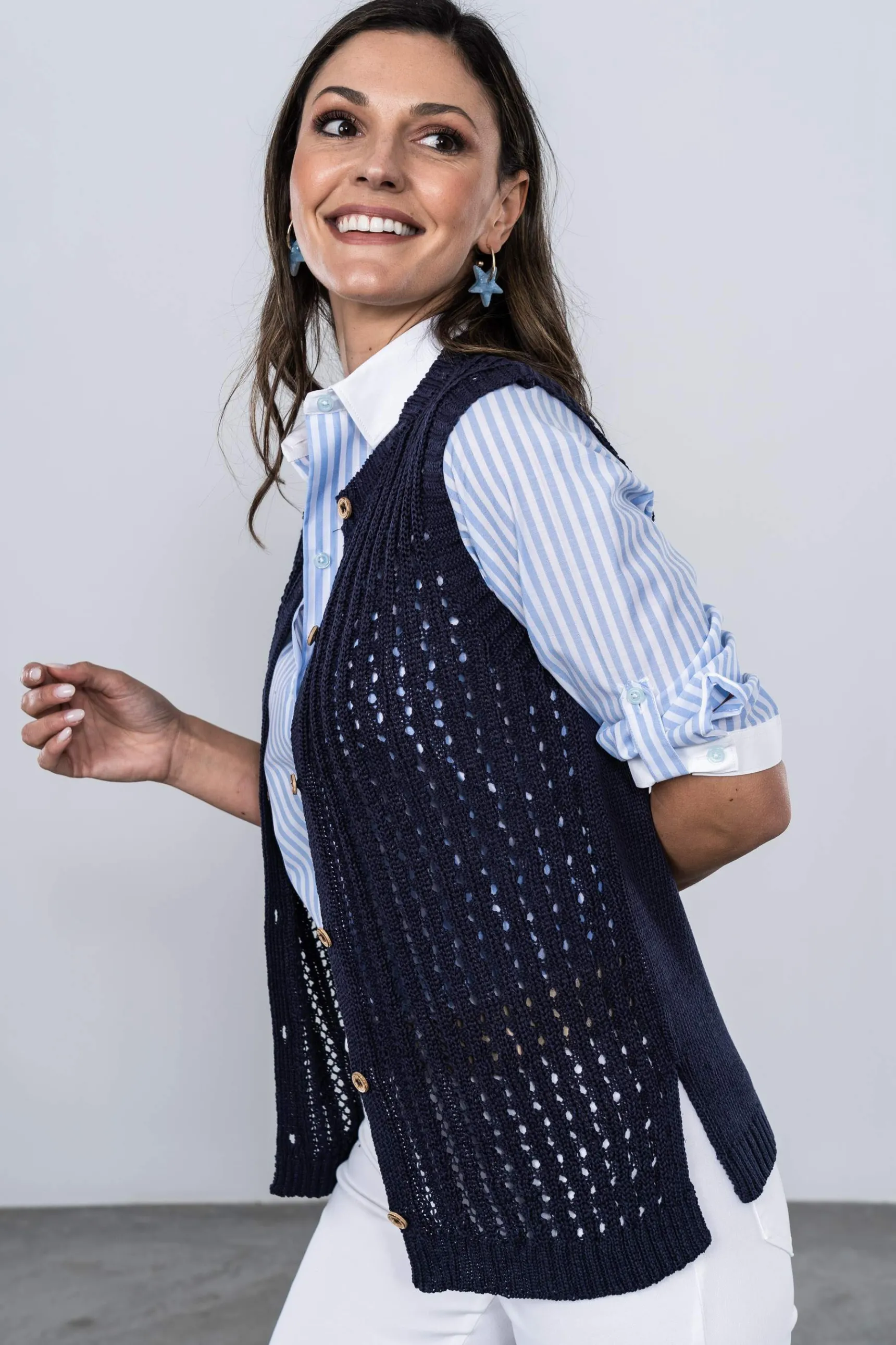 chaleco_calados_botones_m_5.webp Precchio Jerseys Y Cardigans<CHALECO CALADOS BOTONES MARINO