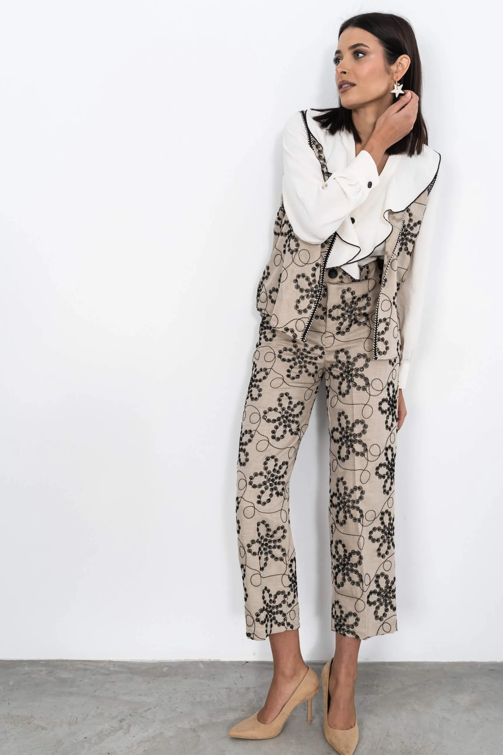 Precchio Chaquetas<CHALECO TODO BORDADO BEIGE