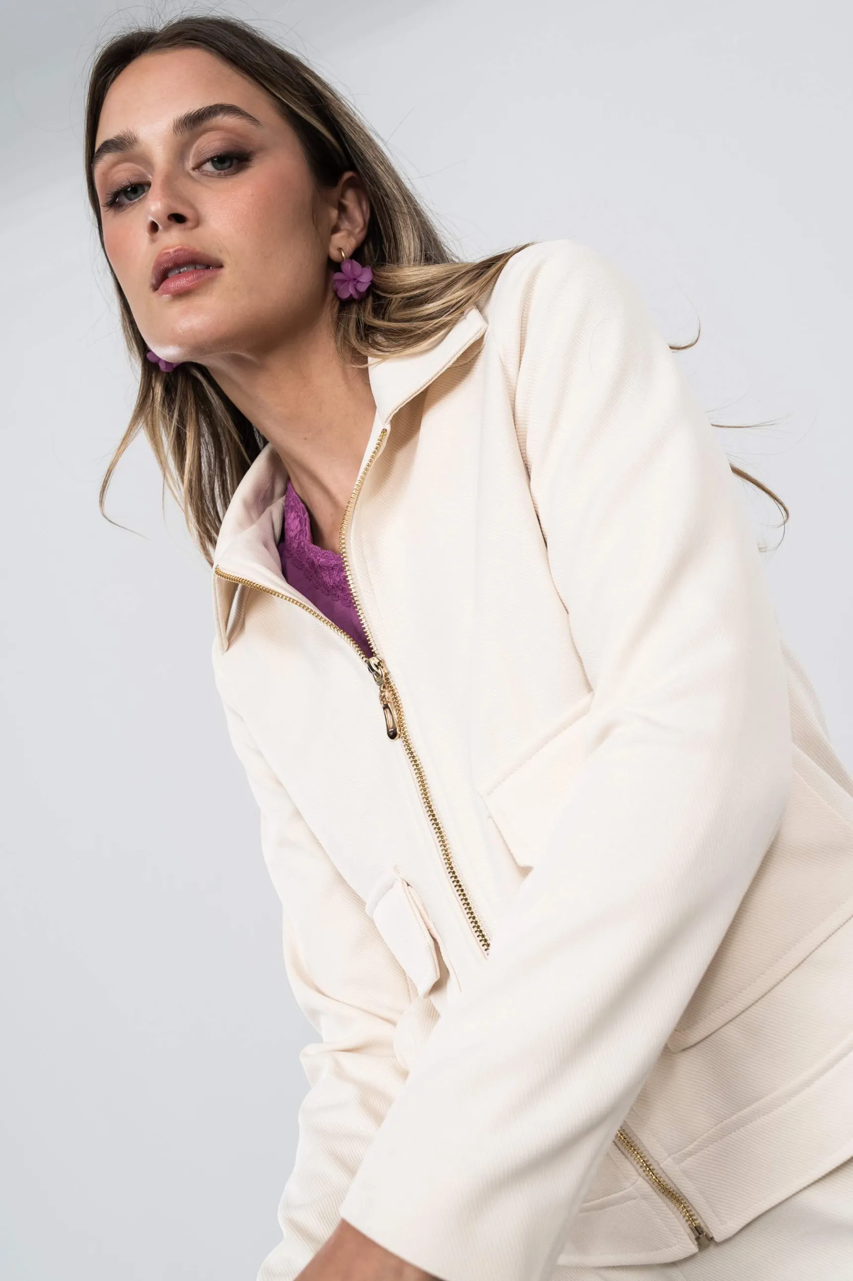 chaqueta_bolsillos_cremal_3.webp Precchio Chaquetas<CHAQUETA BOLSILLOS CREMALLERA CRUDO
