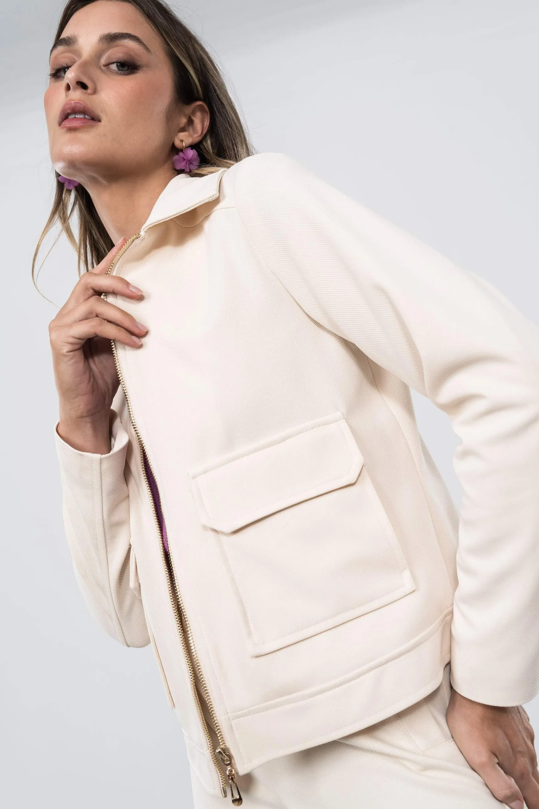 chaqueta_bolsillos_cremal_6.webp Precchio Chaquetas<CHAQUETA BOLSILLOS CREMALLERA CRUDO