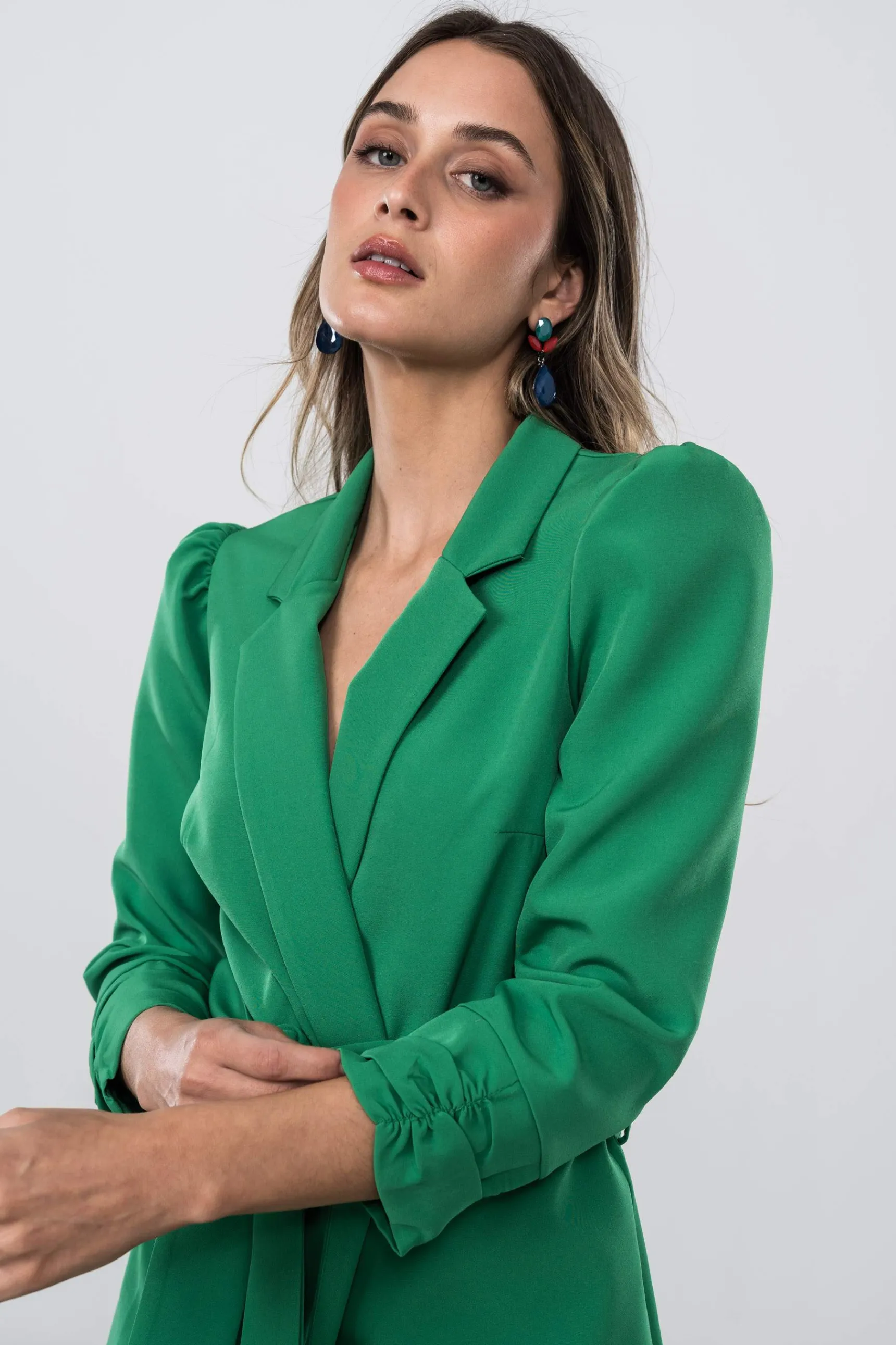 chaqueta_puo_frunces_verd_3.webp Precchio Chaquetas<CHAQUETA PUÑO FRUNCES VERDE