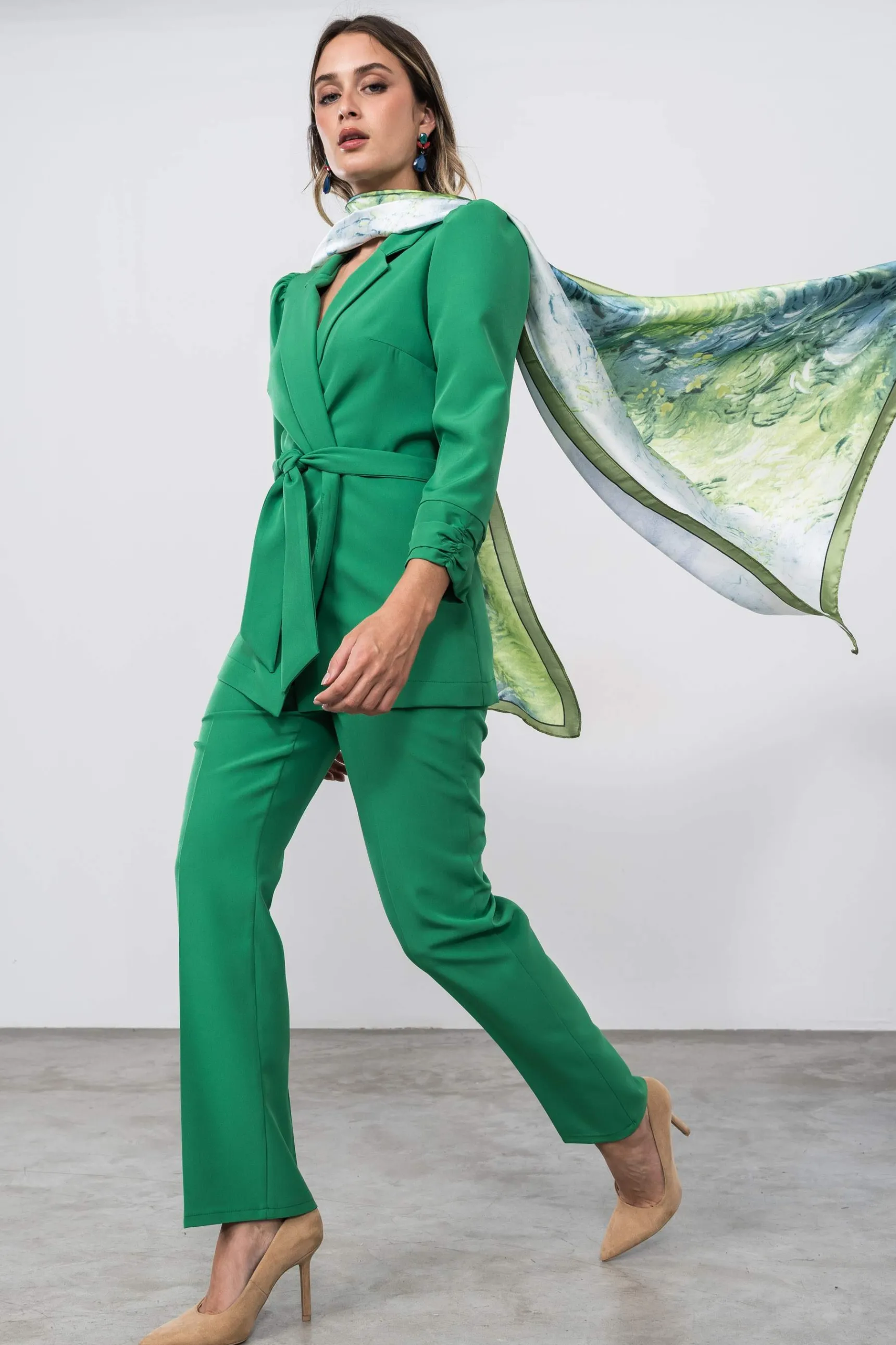 chaqueta_puo_frunces_verd_4.webp Precchio Chaquetas<CHAQUETA PUÑO FRUNCES VERDE