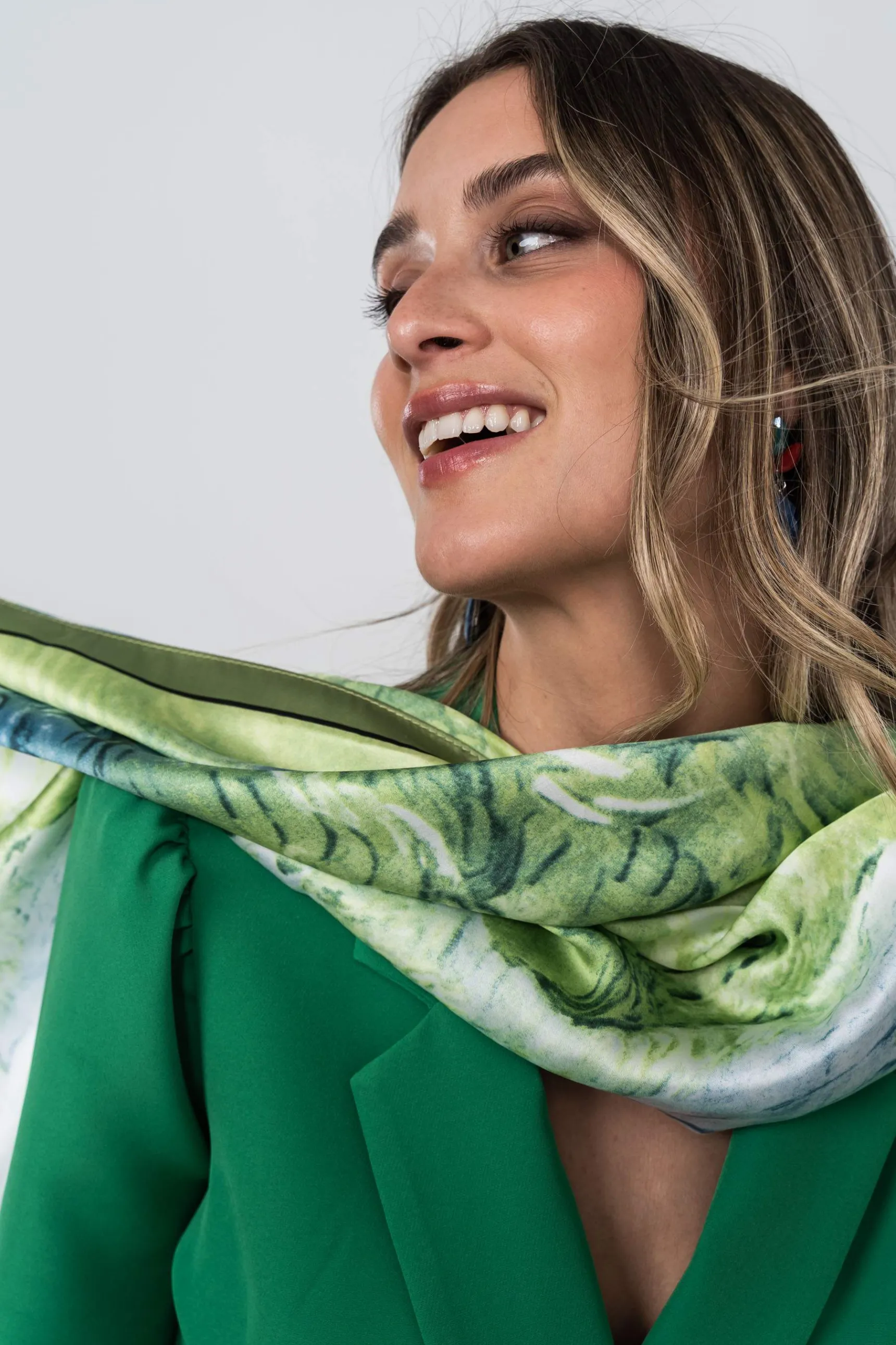 chaqueta_puo_frunces_verd_9.webp Precchio Chaquetas<CHAQUETA PUÑO FRUNCES VERDE