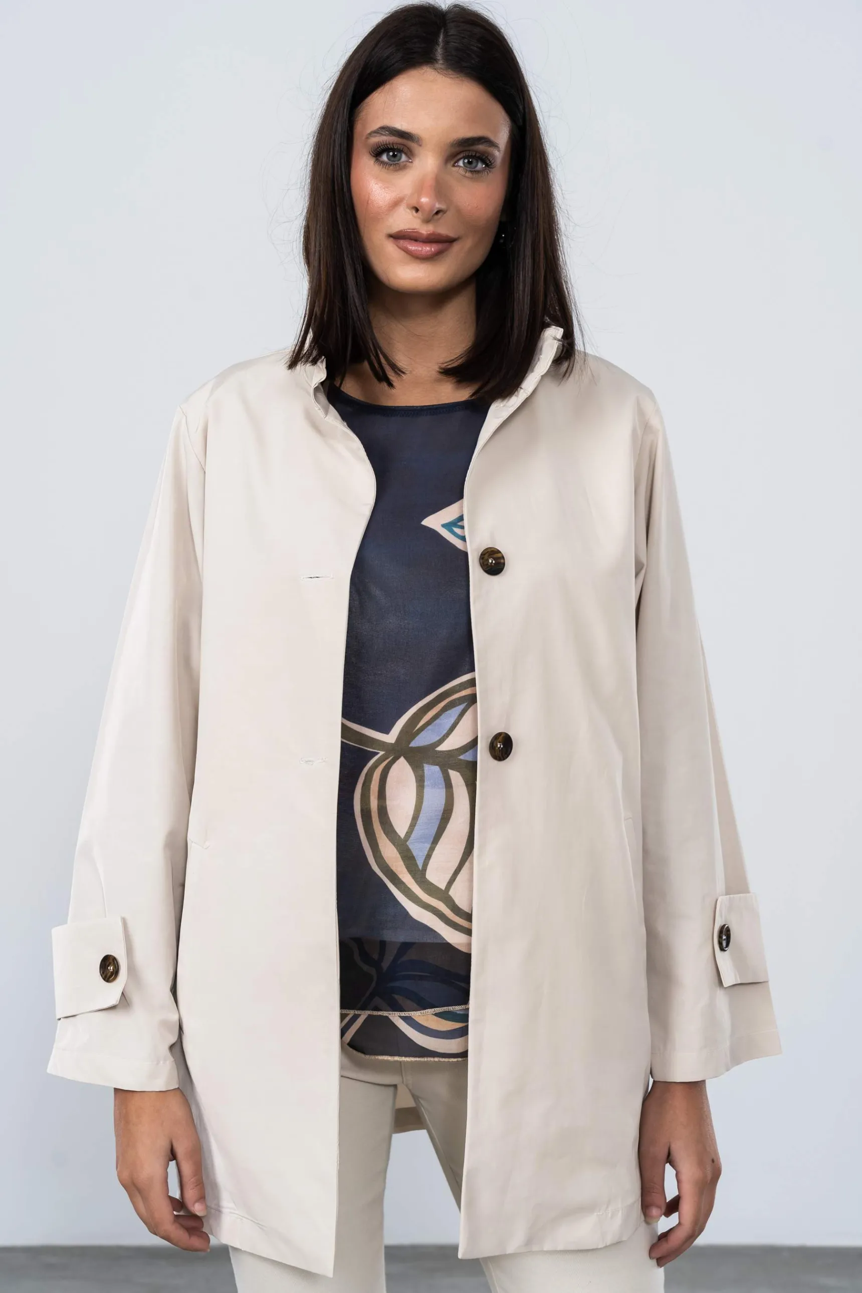 Precchio Chaquetas<CORTAVIENTO BOTONES BEIGE