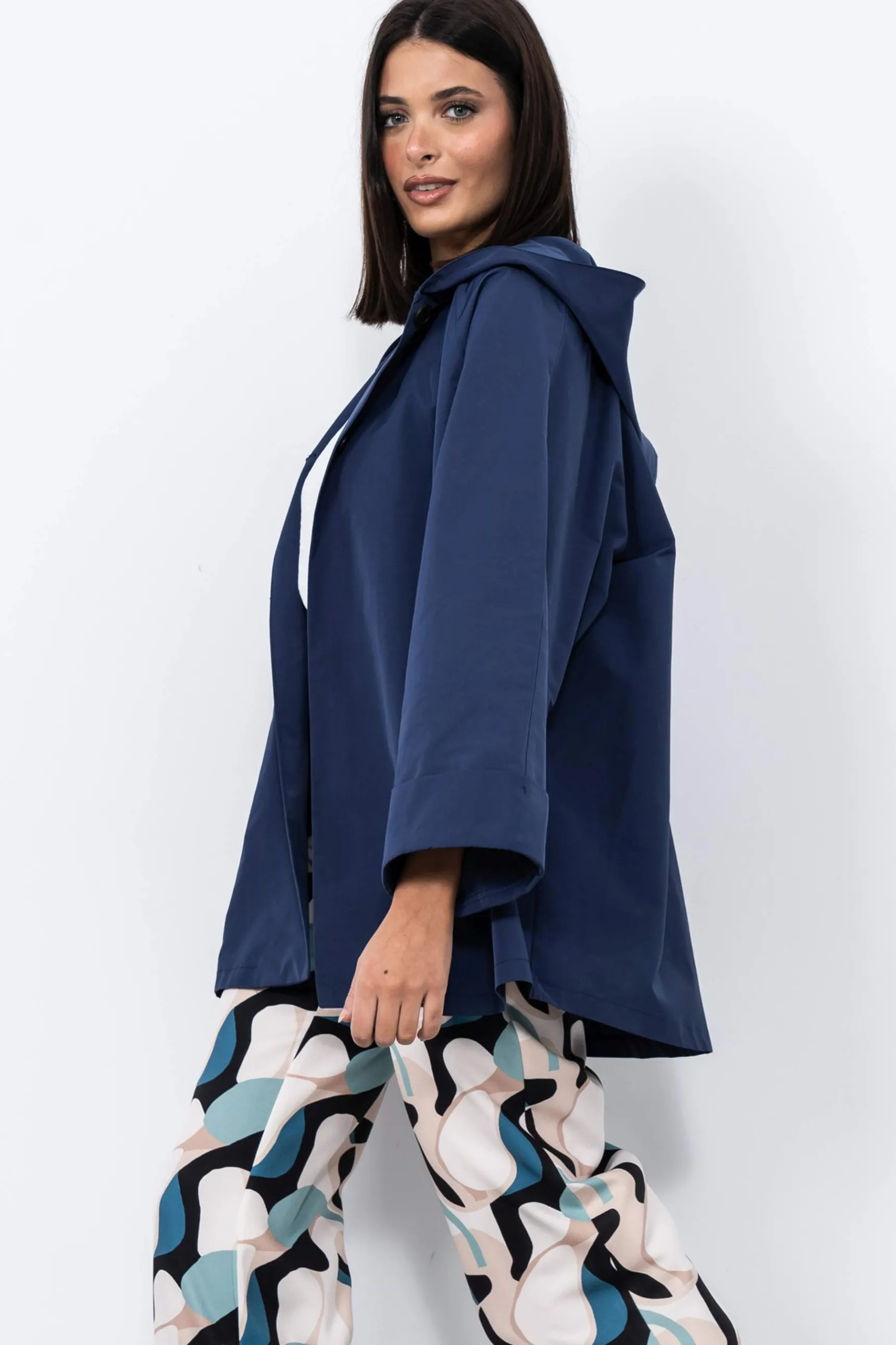 cortaviento_capucha_marin_3.webp Precchio Chaquetas<CORTAVIENTO CAPUCHA MARINO