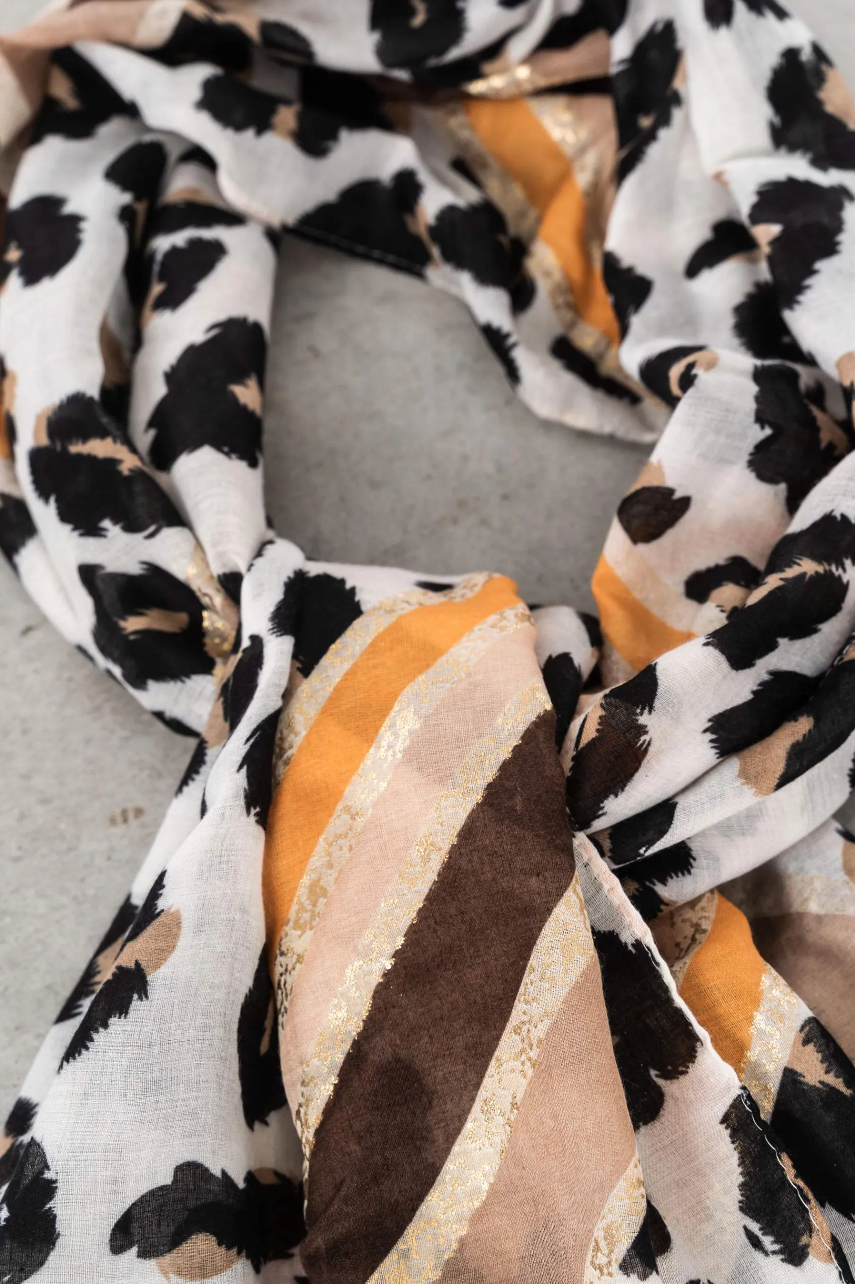 foulard_animal_cenefa_3.webp Precchio Foulards Y Estolas<FOULARD ANIMAL CENEFA