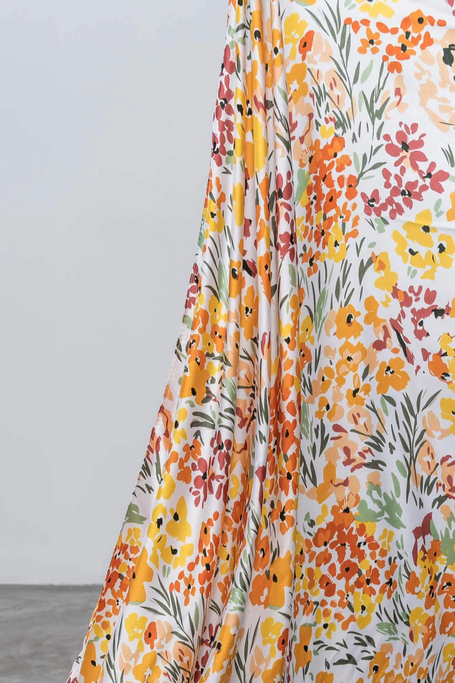 foulard_efecto_seda_flore_3.webp Precchio Foulards Y Estolas<FOULARD EFECTO SEDA FLORECITAS AMARILLO
