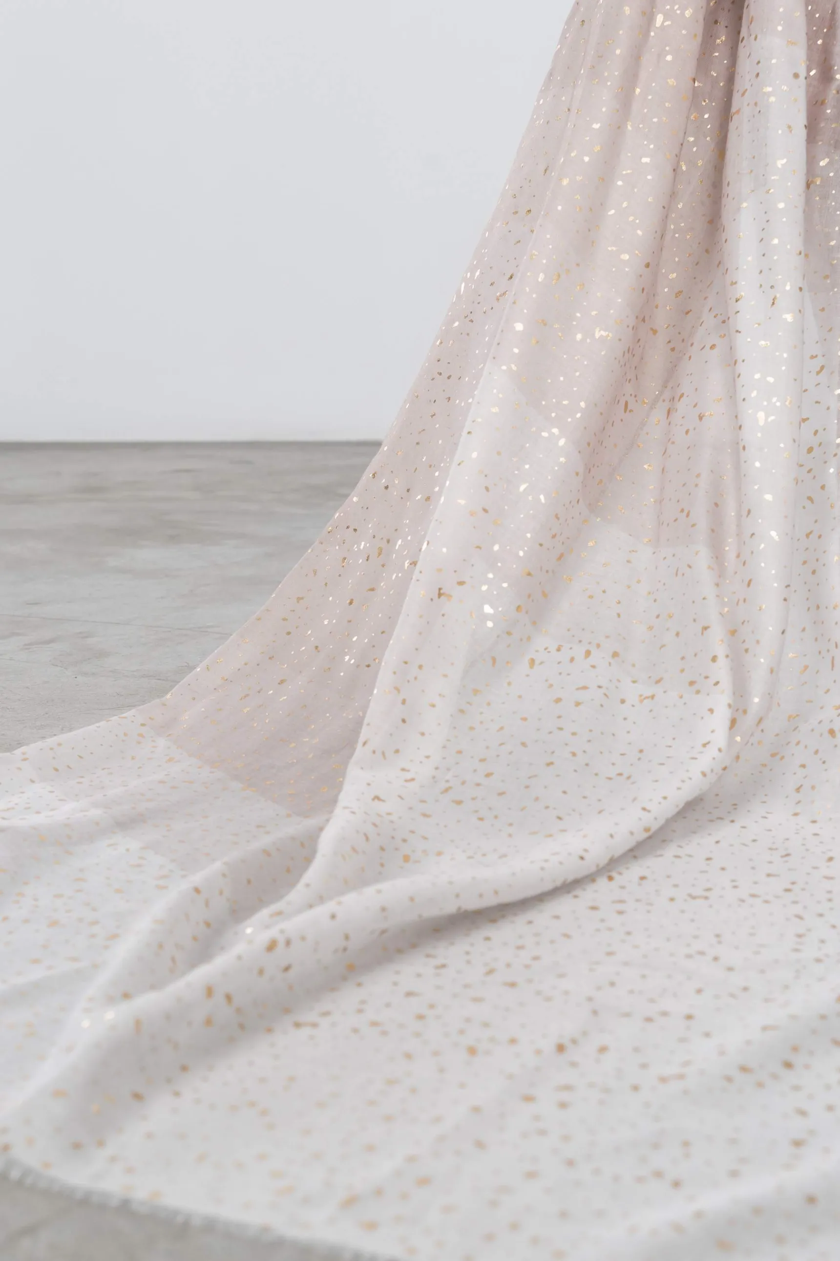foulard_manchas_oro_3.webp Precchio Foulards Y Estolas<FOULARD MANCHAS ORO