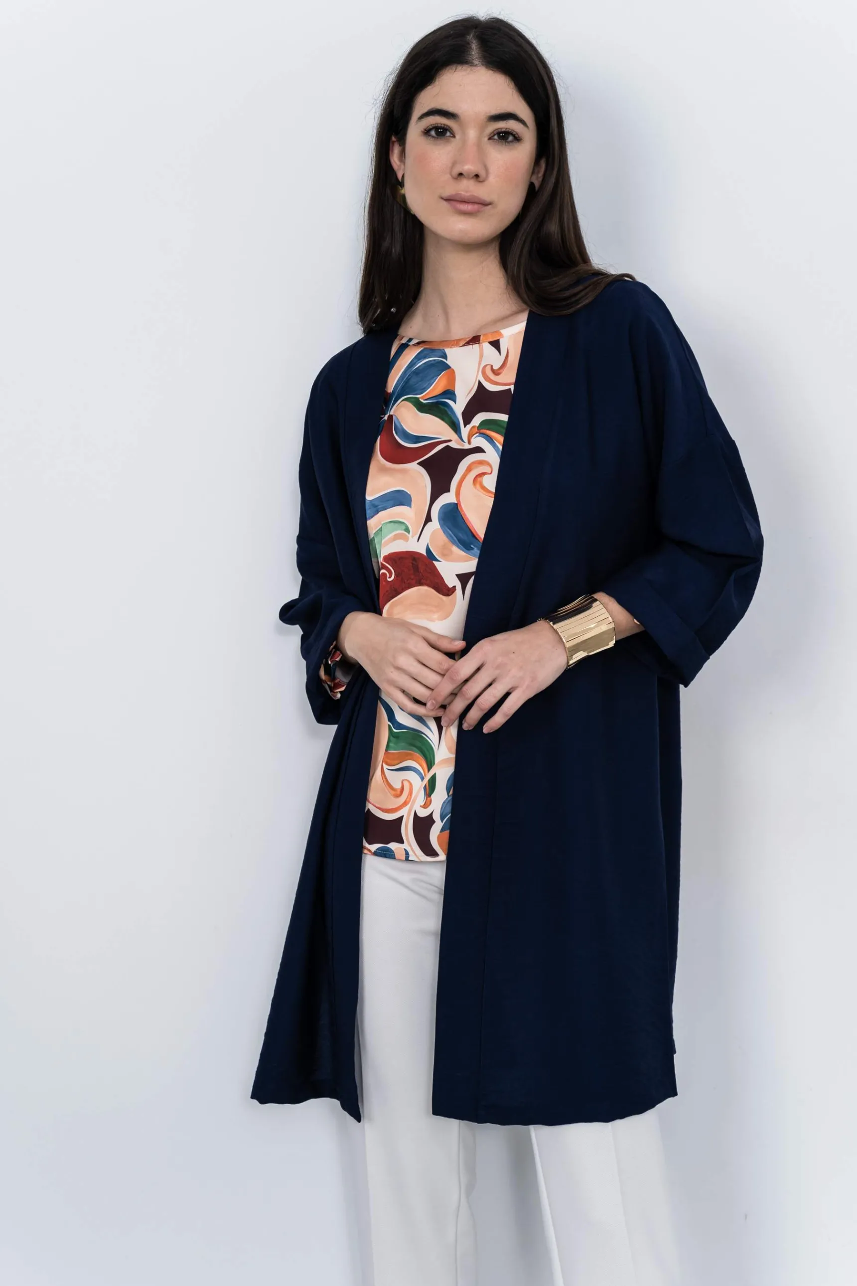 kimono_largo_aberturas_ma_6.webp Precchio Chaquetas<KIMONO LARGO ABERTURAS MARINO