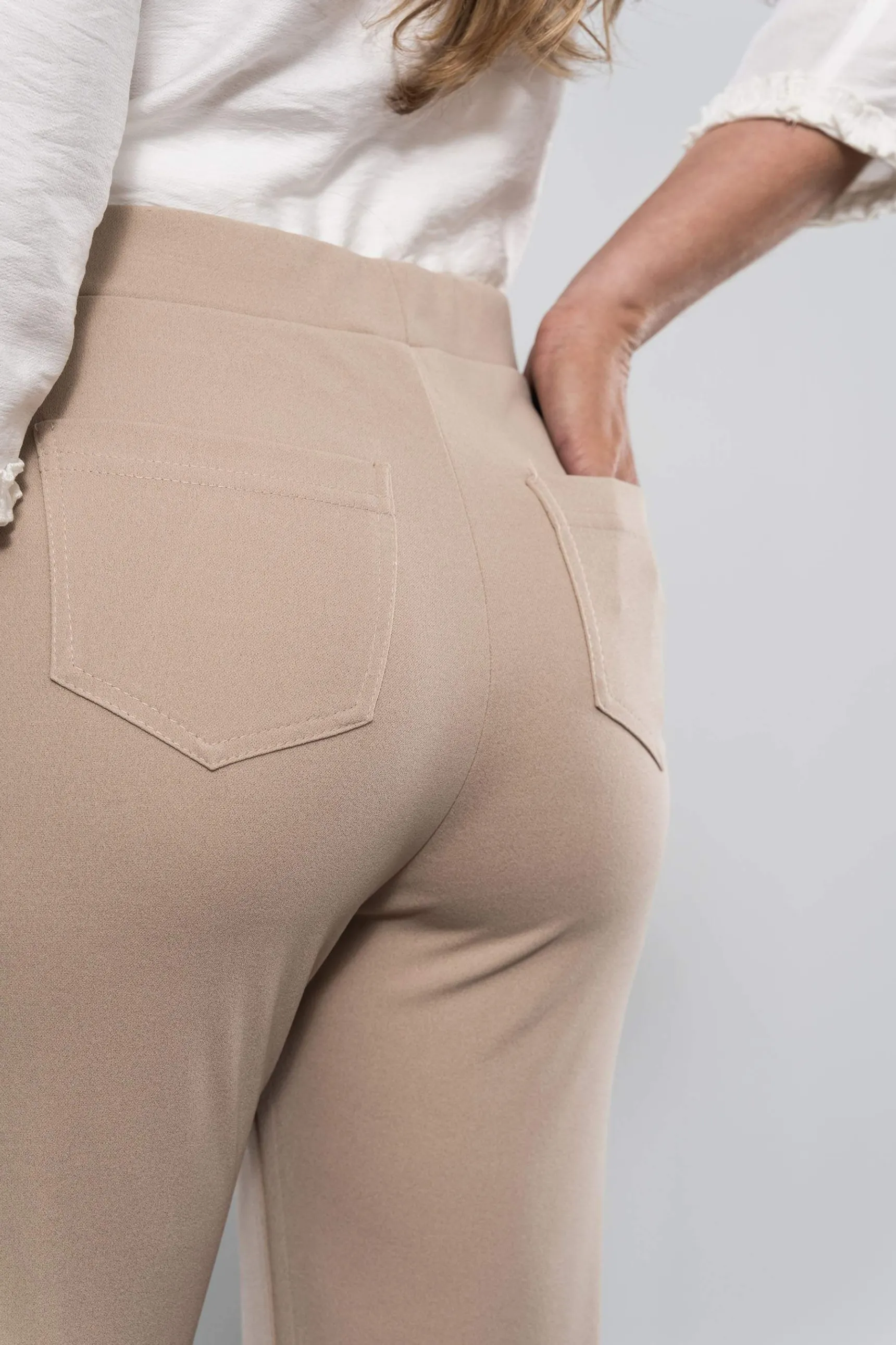 leggin__bolsillos_beige_2.webp Precchio Pantalones<LEGGIN 5 BOLSILLOS BEIGE