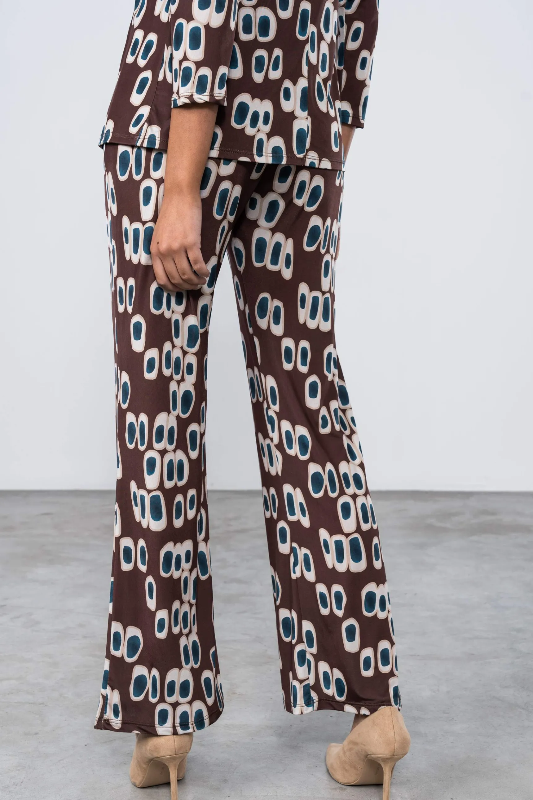 pantaln_dibujo_ovalado_ma_3.webp Precchio Pantalones<PANTALÓN DIBUJO OVALADO MARRÓN