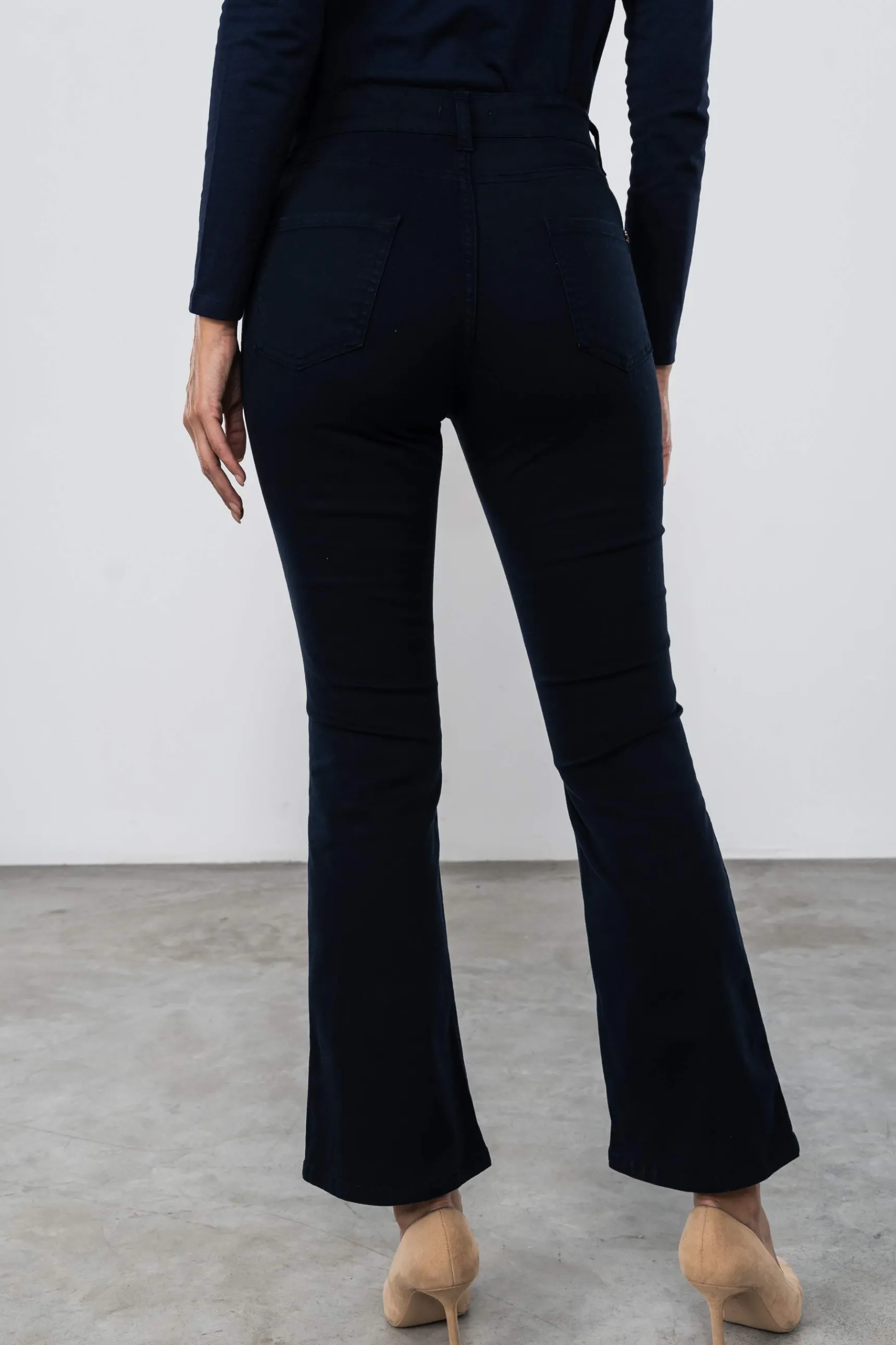 pantaln_flare_satn_marino_2.webp Precchio Pantalones<PANTALÓN FLARE SATÉN MARINO