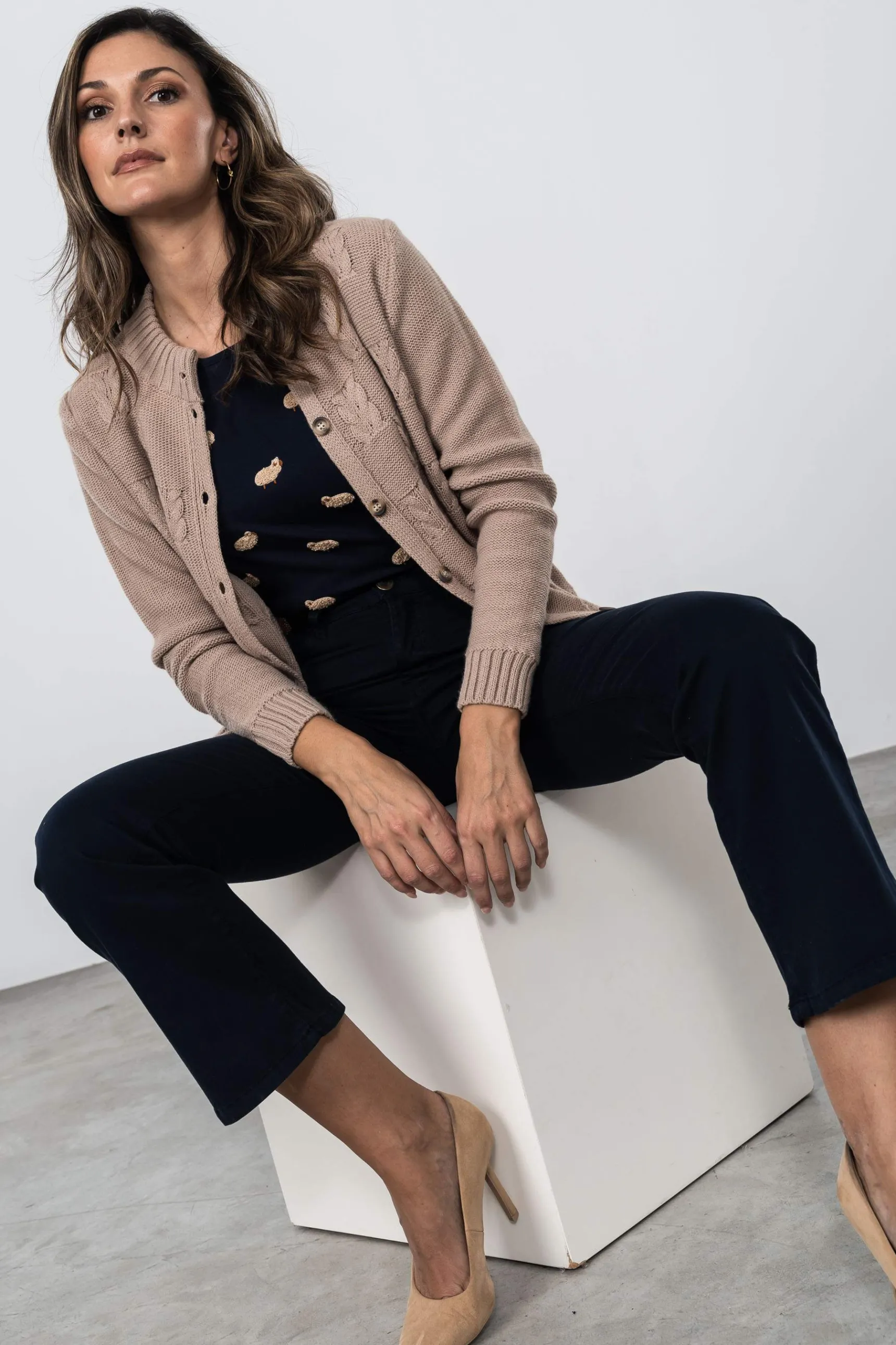 pantaln_flare_satn_marino_3.webp Precchio Pantalones<PANTALÓN FLARE SATÉN MARINO