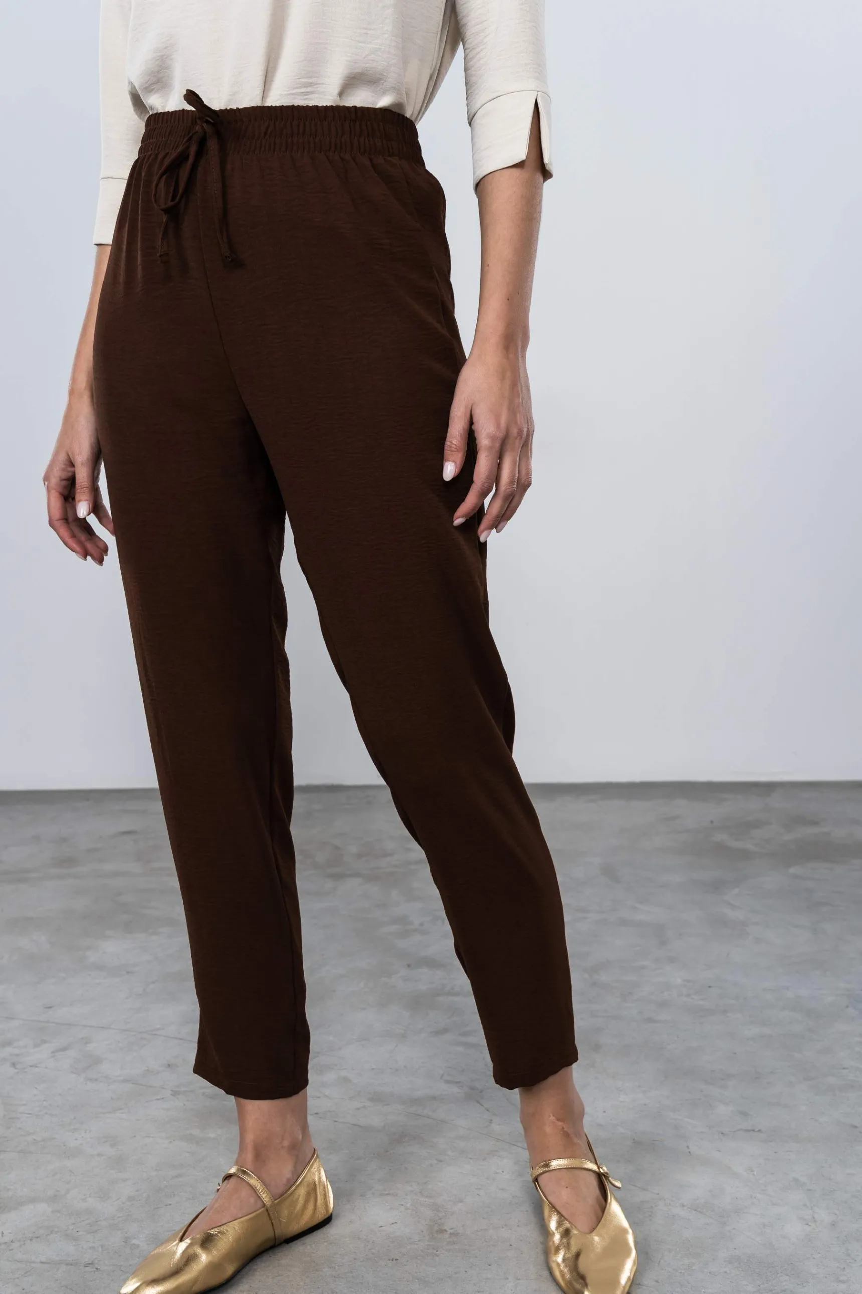 Precchio Pantalones<PANTALÓN HOLGADO CORDÓN MARRÓN