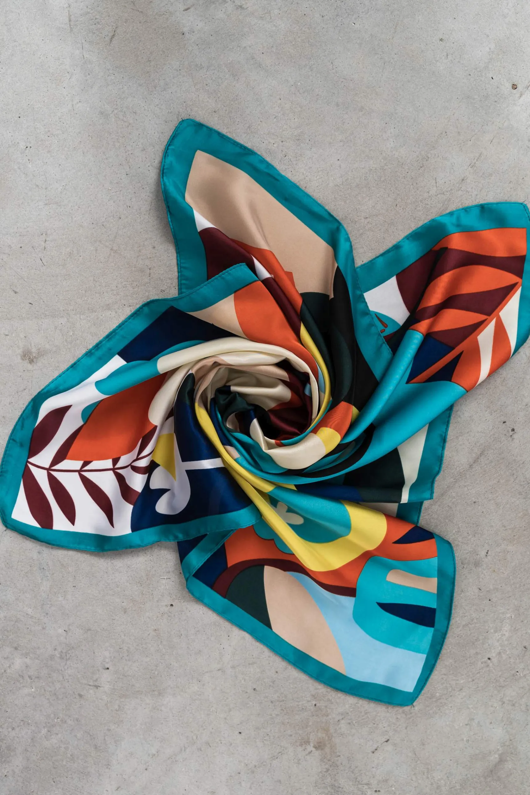 pauelo_flor_grande_2.webp Precchio Foulards Y Estolas<PAÑUELO FLOR GRANDE