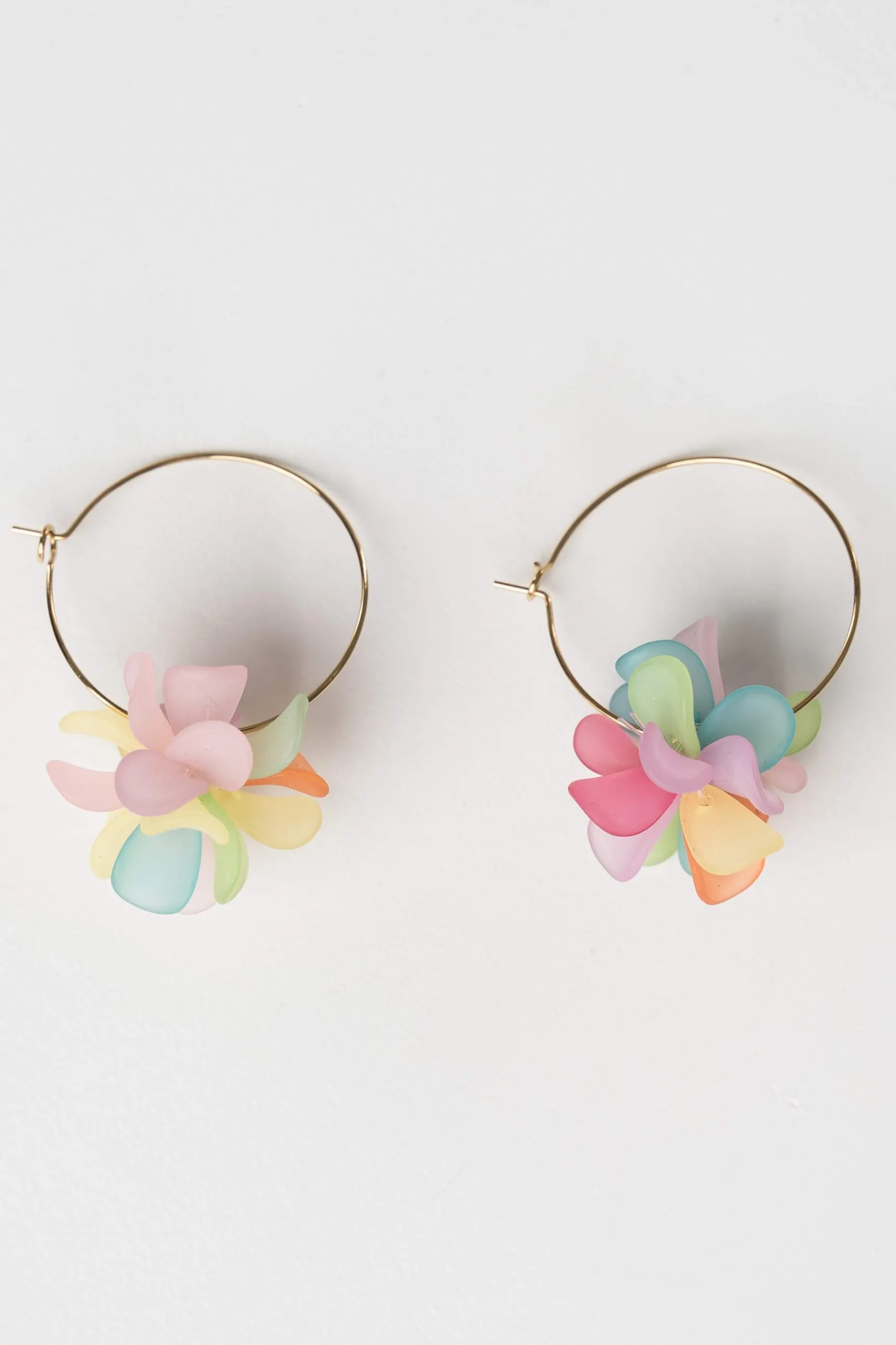 pendiente_aros_flor_resin_3-1.webp Precchio Bisuteria<PENDIENTE AROS FLOR RESINA MULTICOLOR