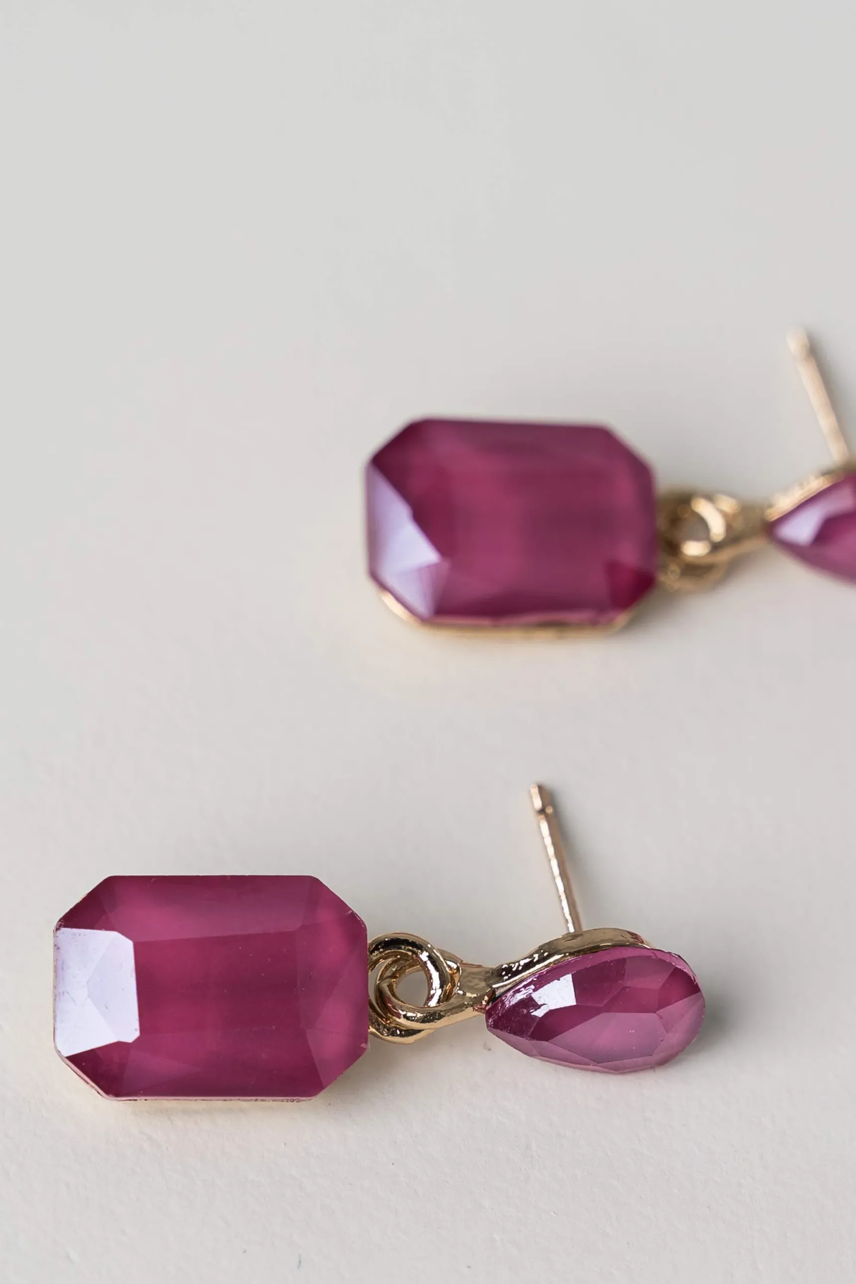 Precchio Bisuteria<PENDIENTE COLGANTE CUADRADO FUCSIA