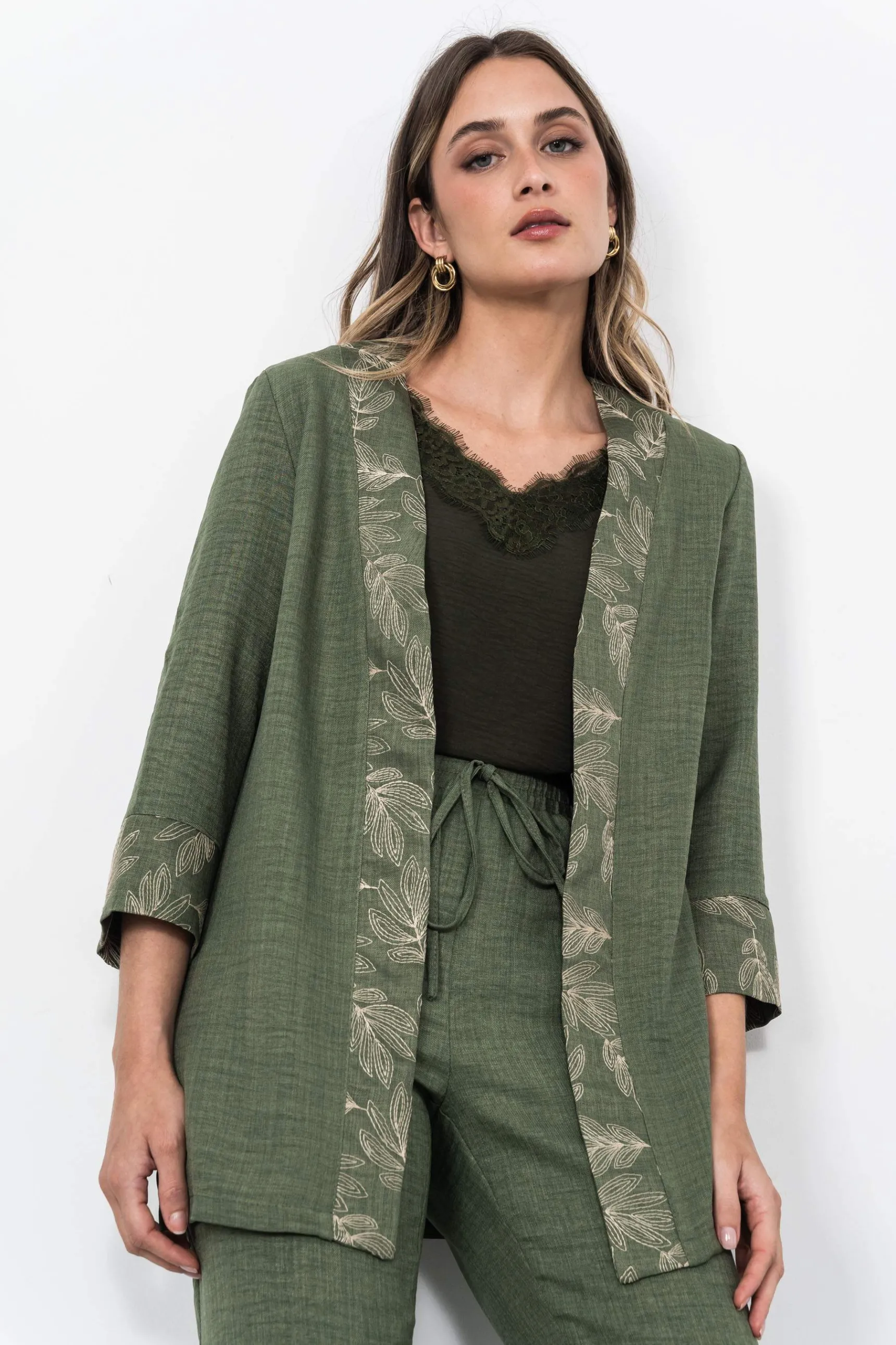 Precchio Chaquetas<SOBRECAMISA DETALLE BORDADOS KAKI