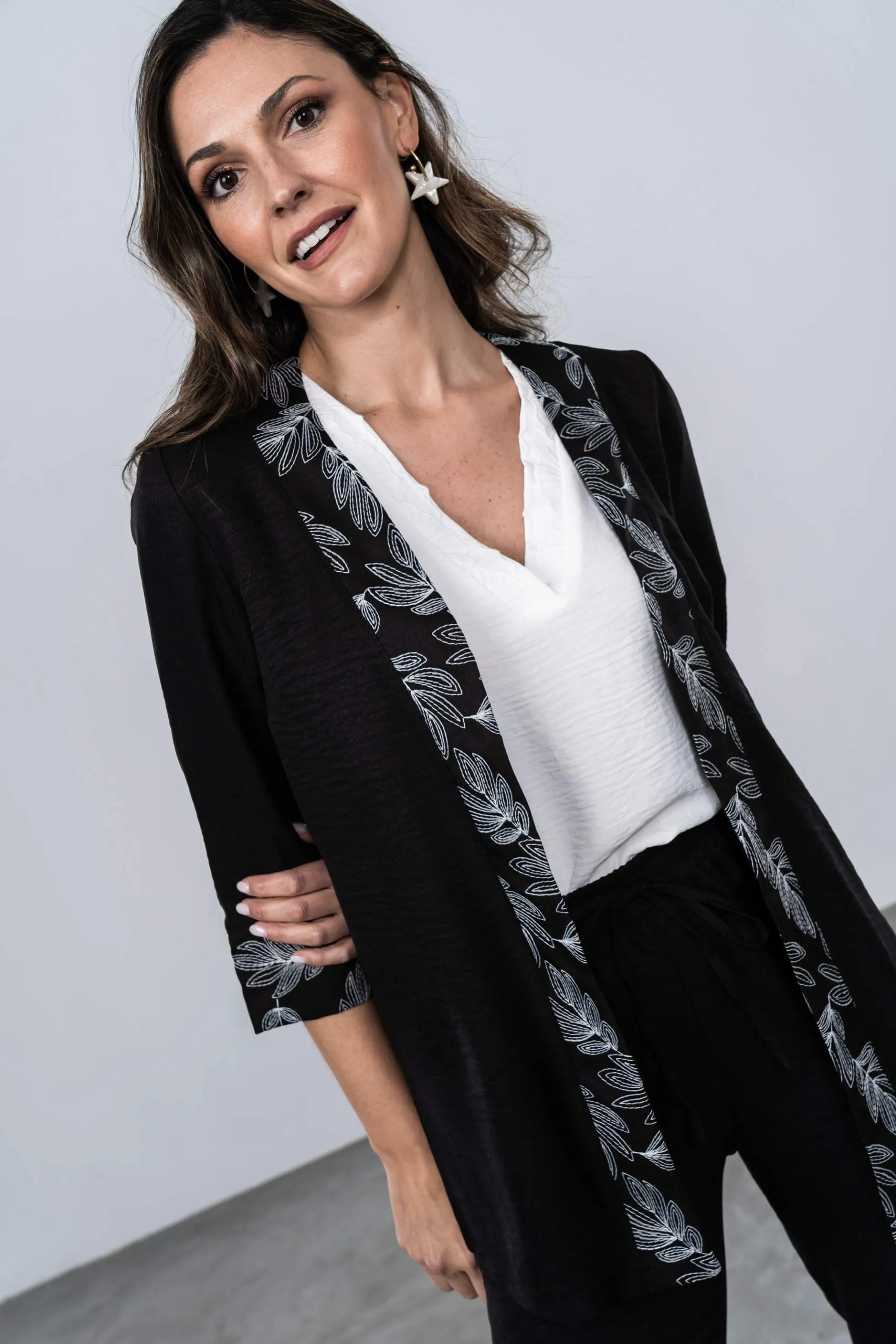 Precchio Chaquetas<SOBRECAMISA DETALLE BORDADOS NEGRO