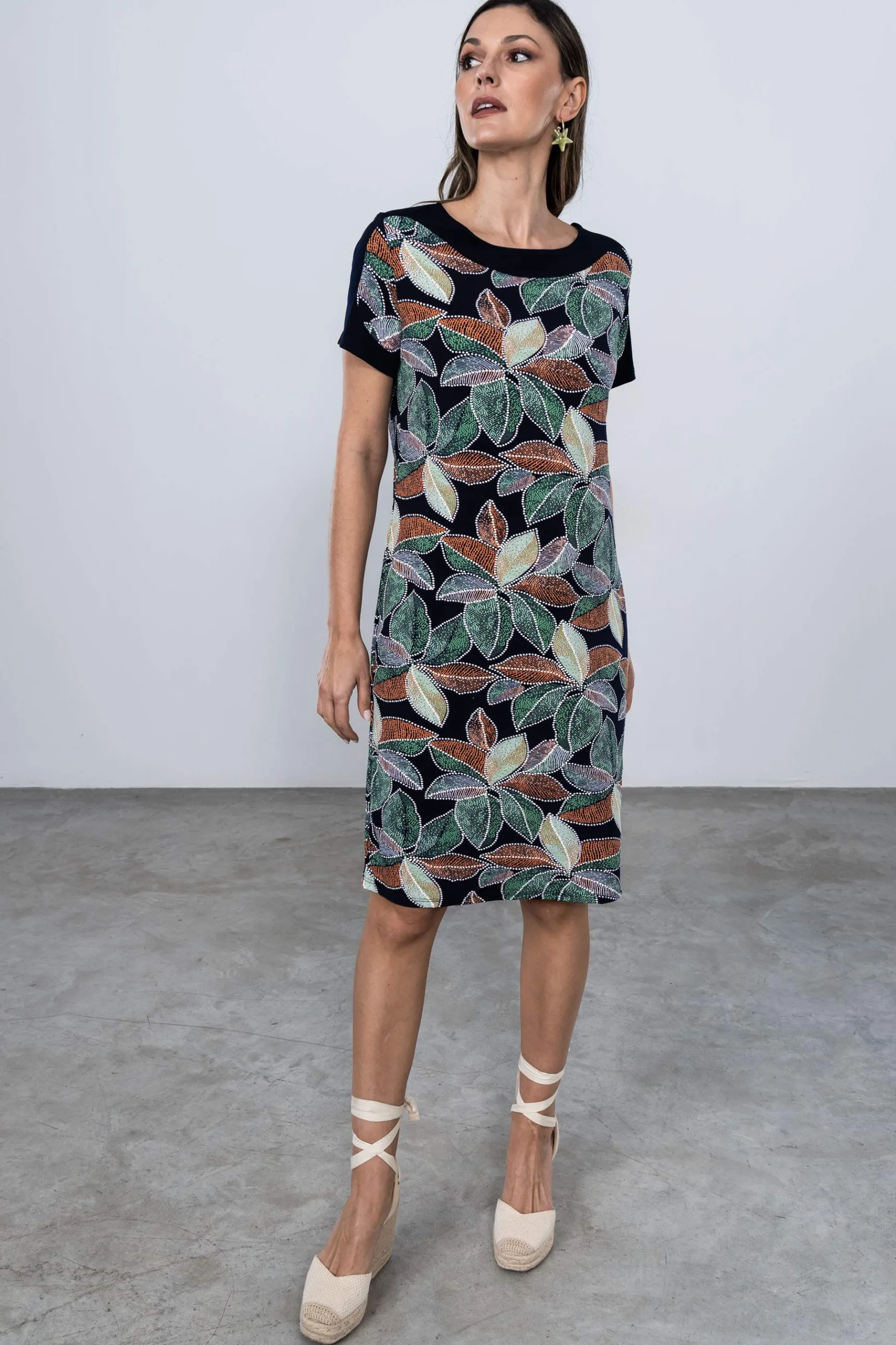 Precchio Vestidos<VESTIDO RECTO COMBINADO HOJAS